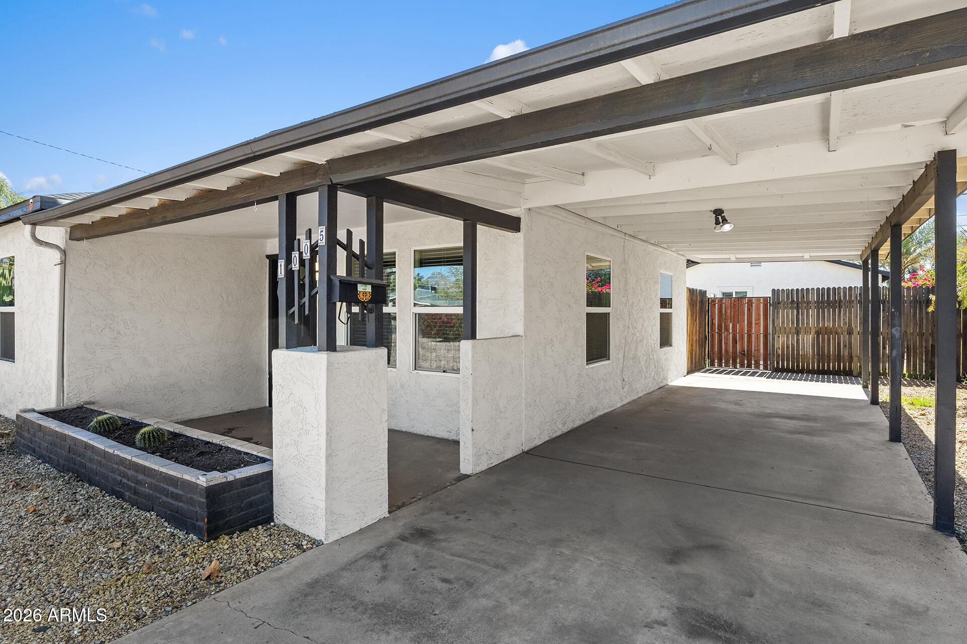 1005 E MARIPOSA Street