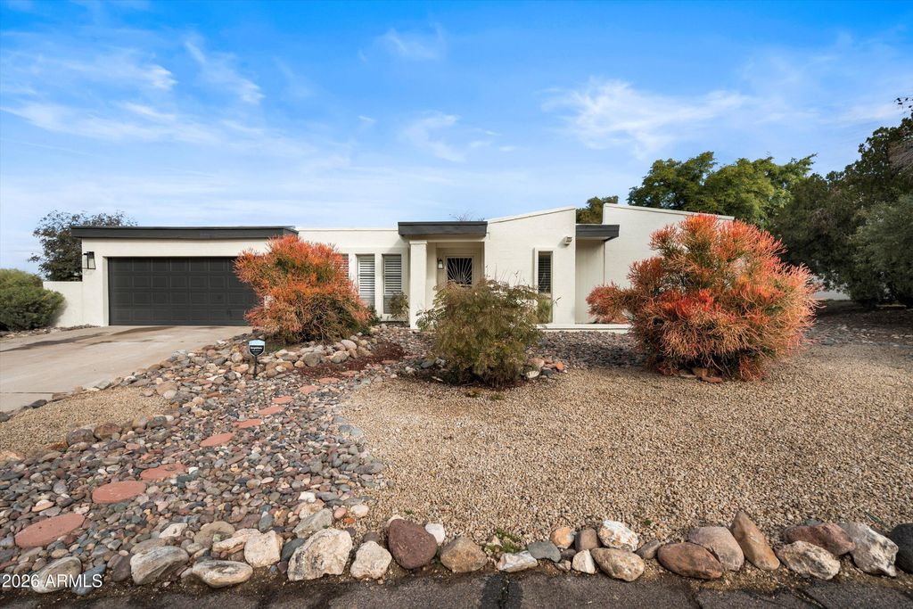 Photo of 1155 E Village Circle Drive N, Phoenix, AZ 85022 (MLS # 6975474)