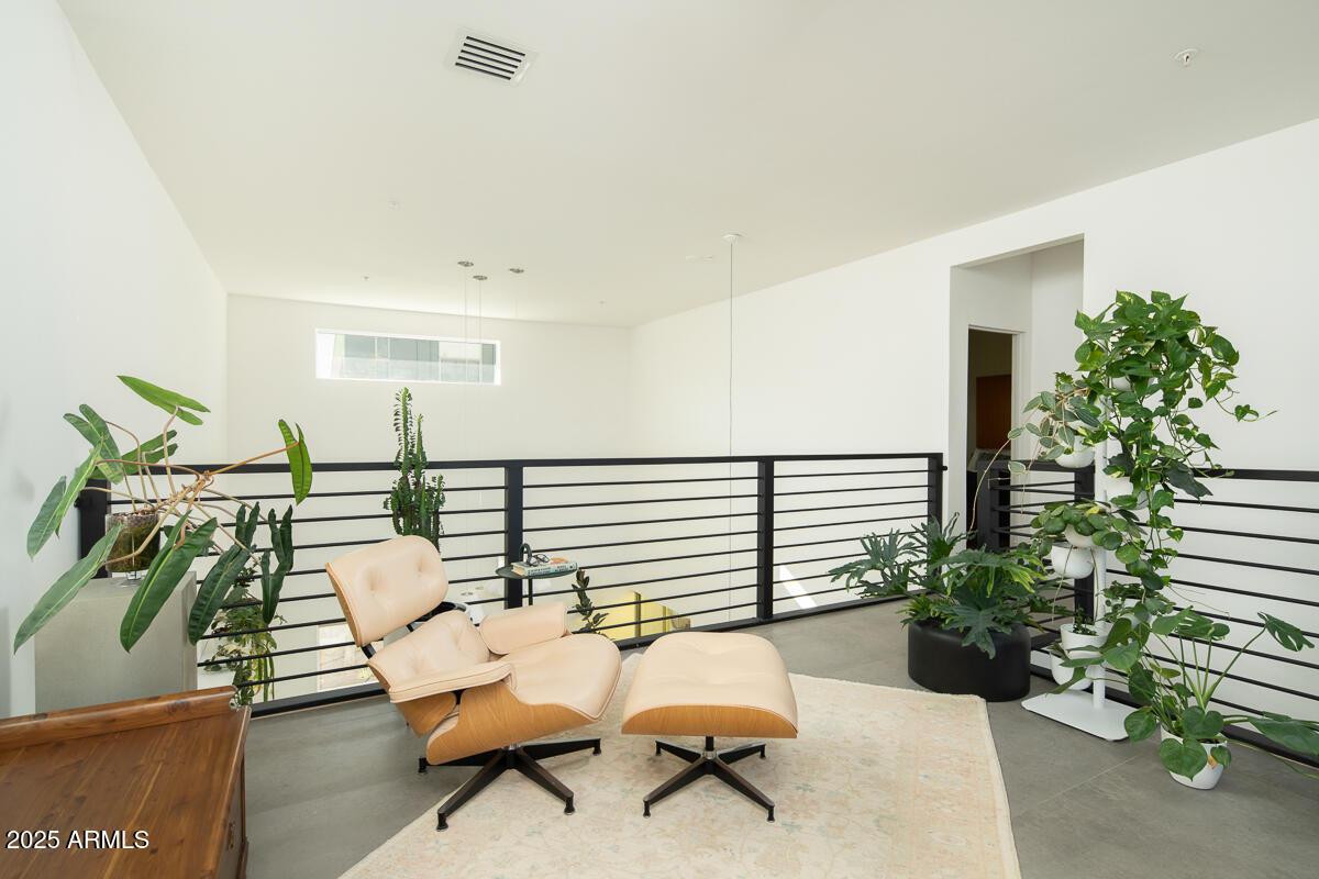 1111 W UNIVERSITY Drive 1017