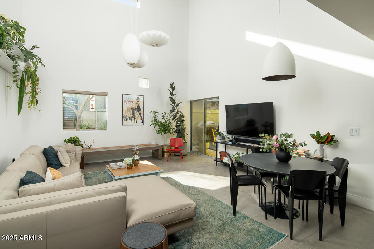 1111 W UNIVERSITY Drive 1017