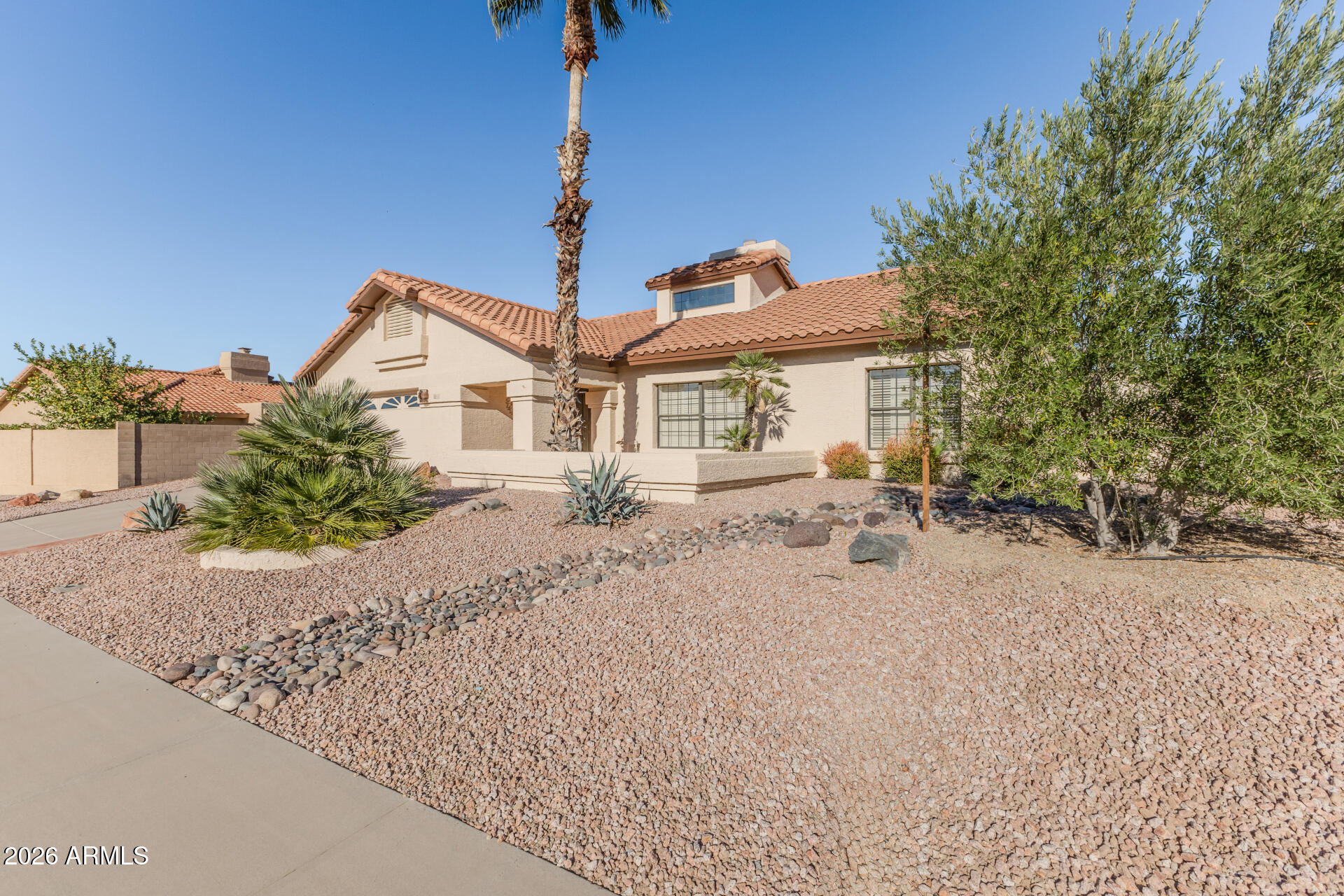 6122 E SADDLEBACK Street