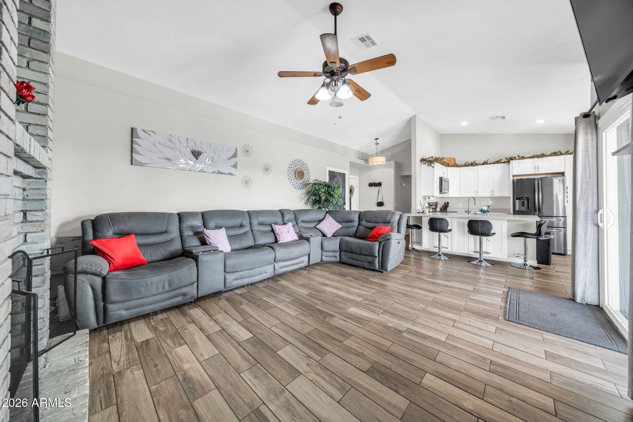 8915 W LAS PALMARITAS Drive