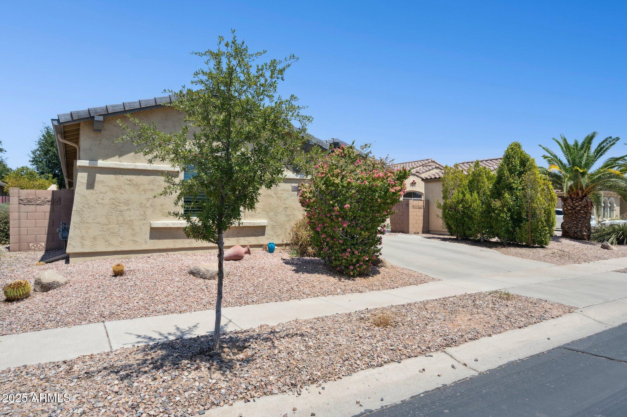 674 E LAS COLINAS Place