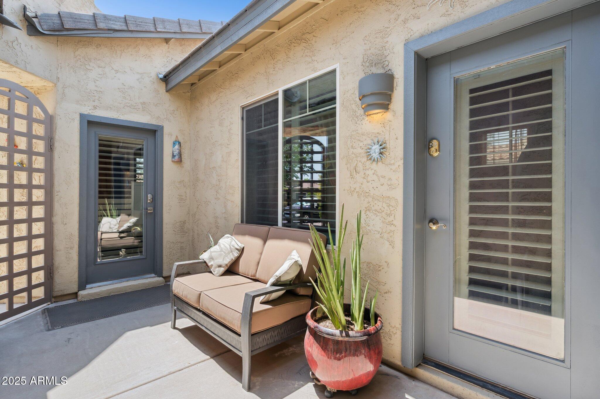 674 E LAS COLINAS Place