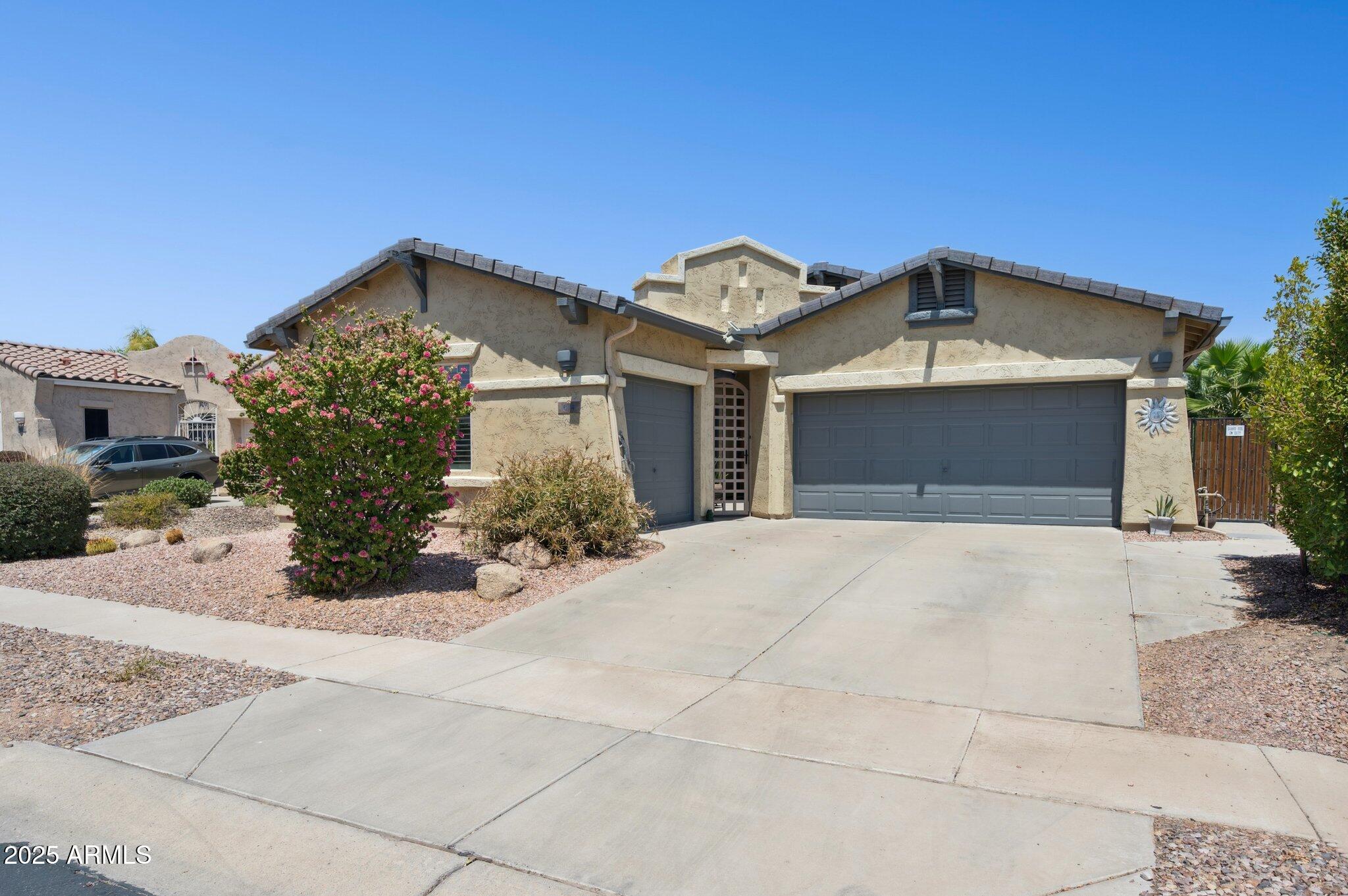 674 E LAS COLINAS Place