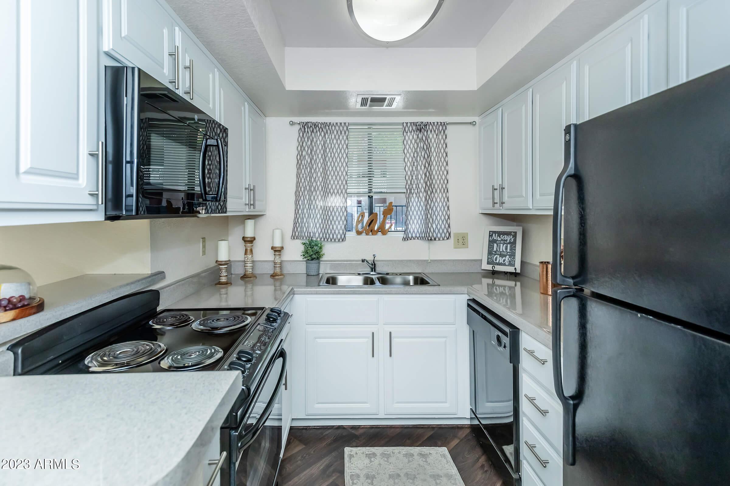 6445 S MAPLE Avenue 2