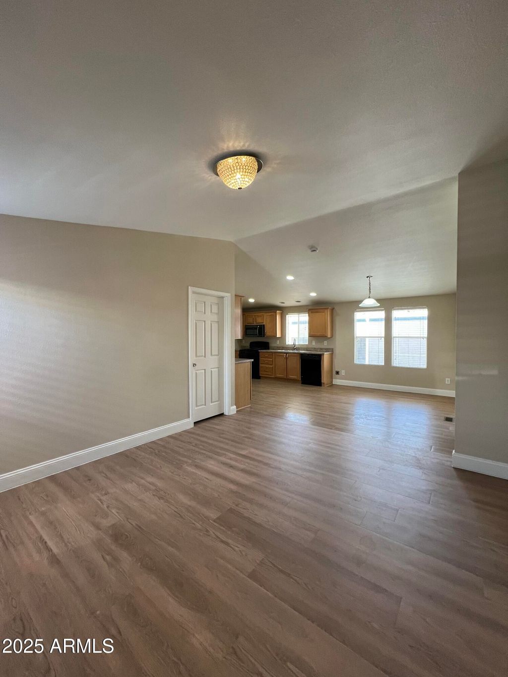 listing image 0