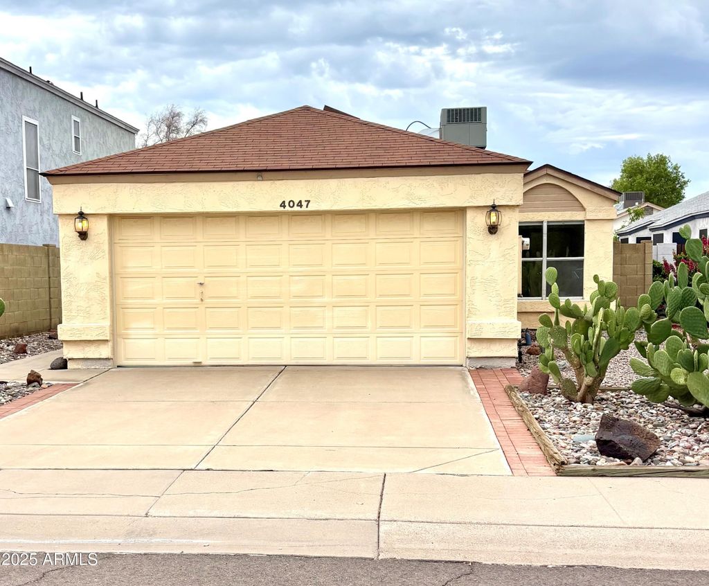 Photo of 4047 W Camino Vivaz, Glendale, AZ 85310 (MLS # 6931642)