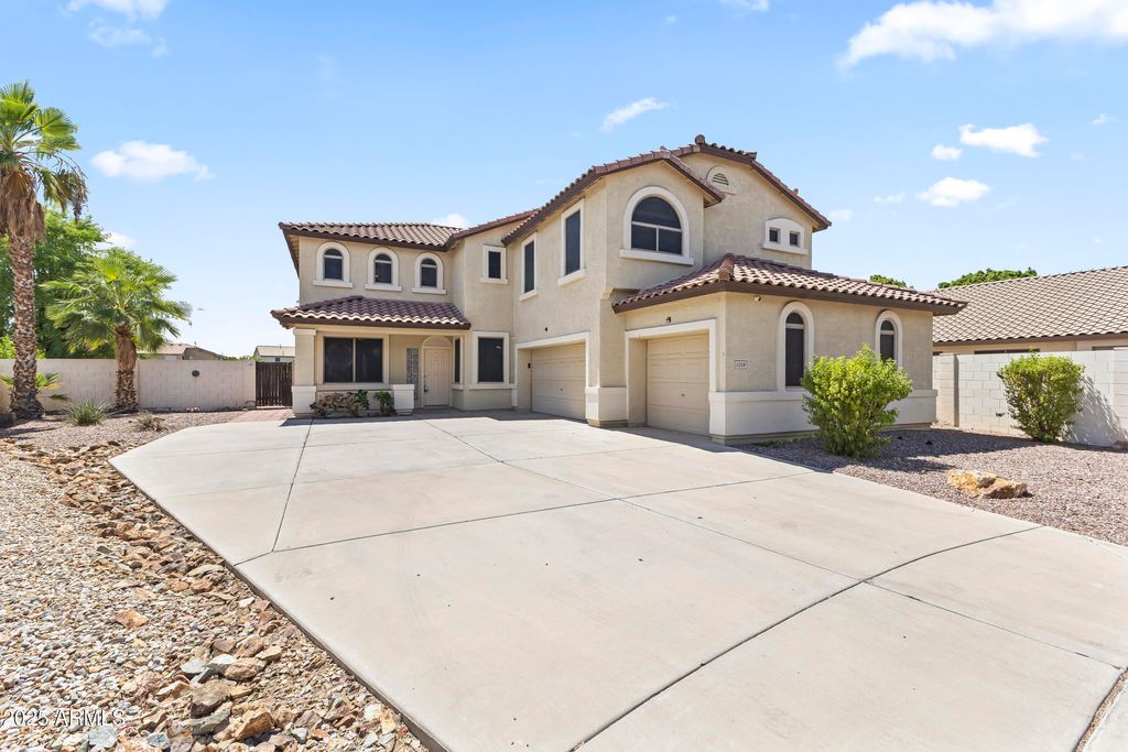 Photo of 11209 W Cambridge Avenue, Avondale, AZ 85392 (MLS # 6914813)