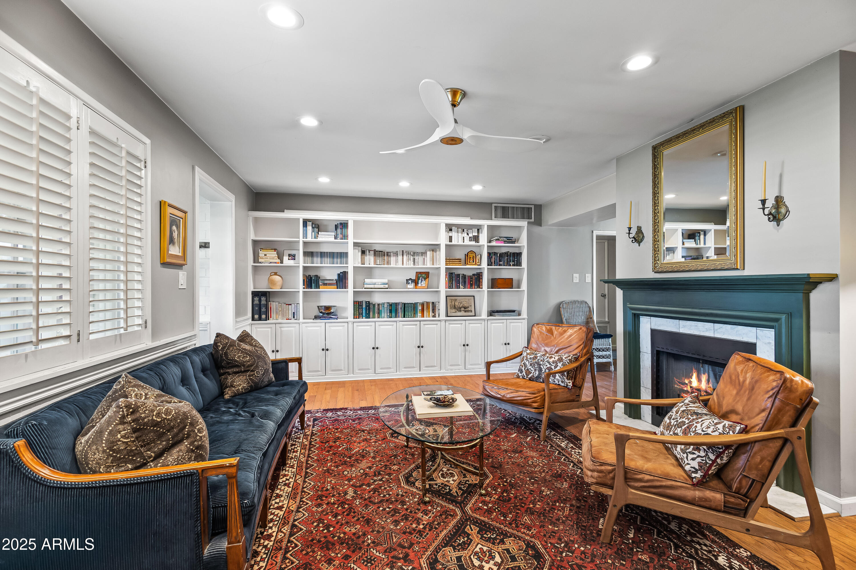 4631 E PINCHOT Avenue