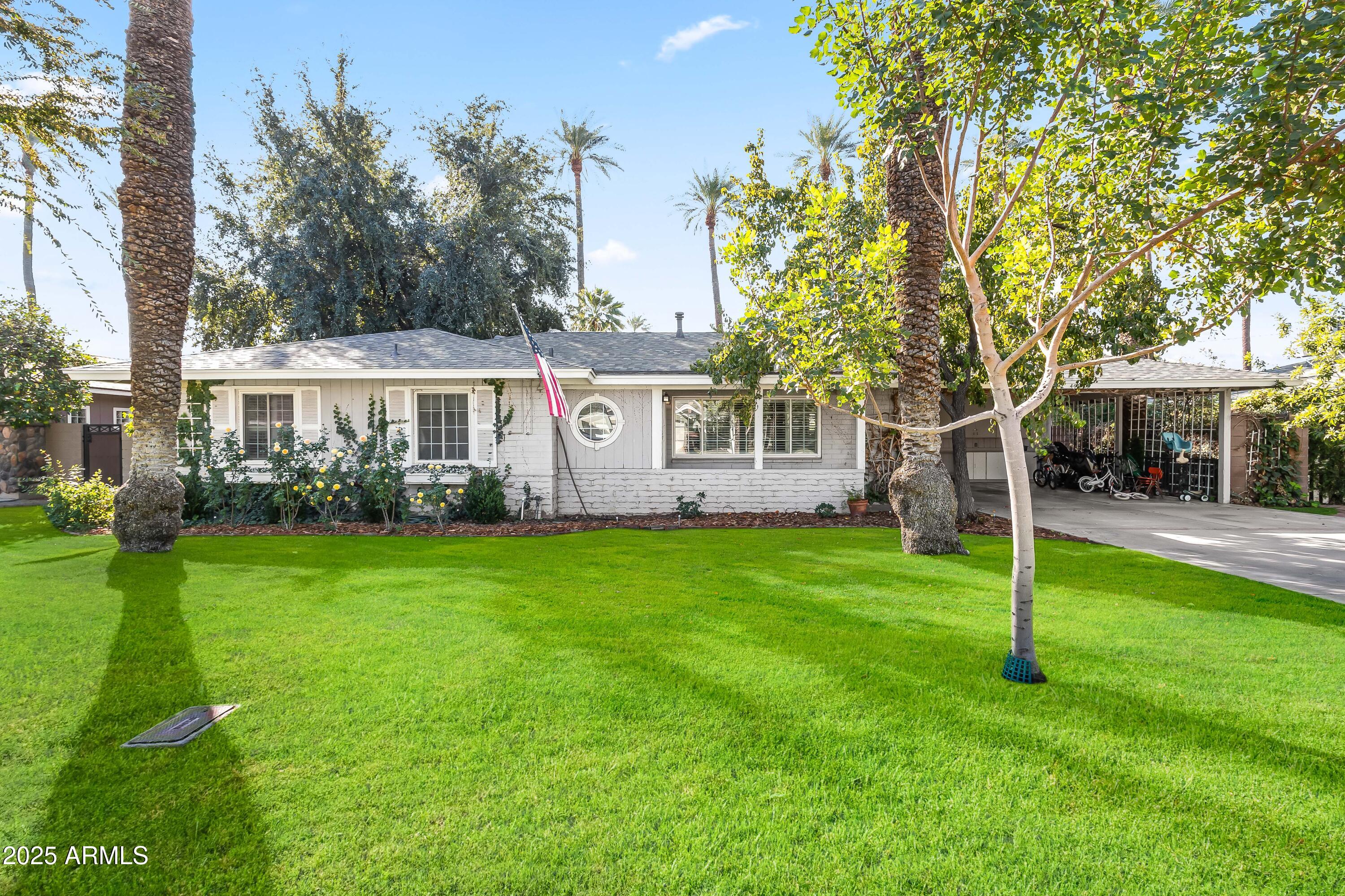 4631 E PINCHOT Avenue