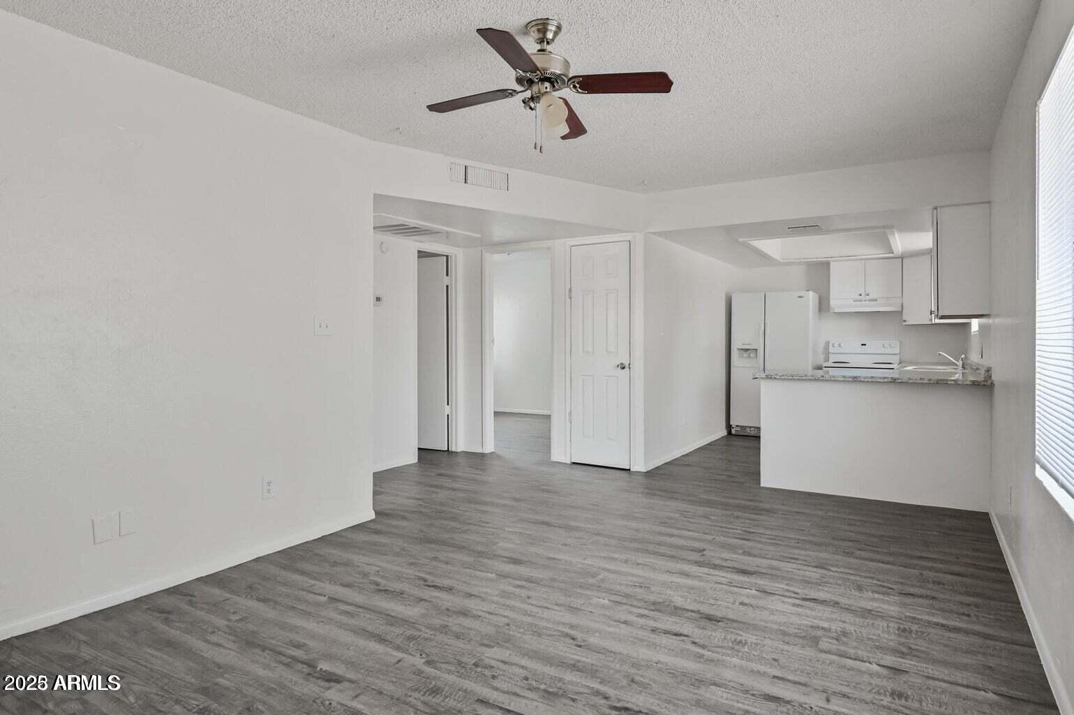717 E ROESER Road 101