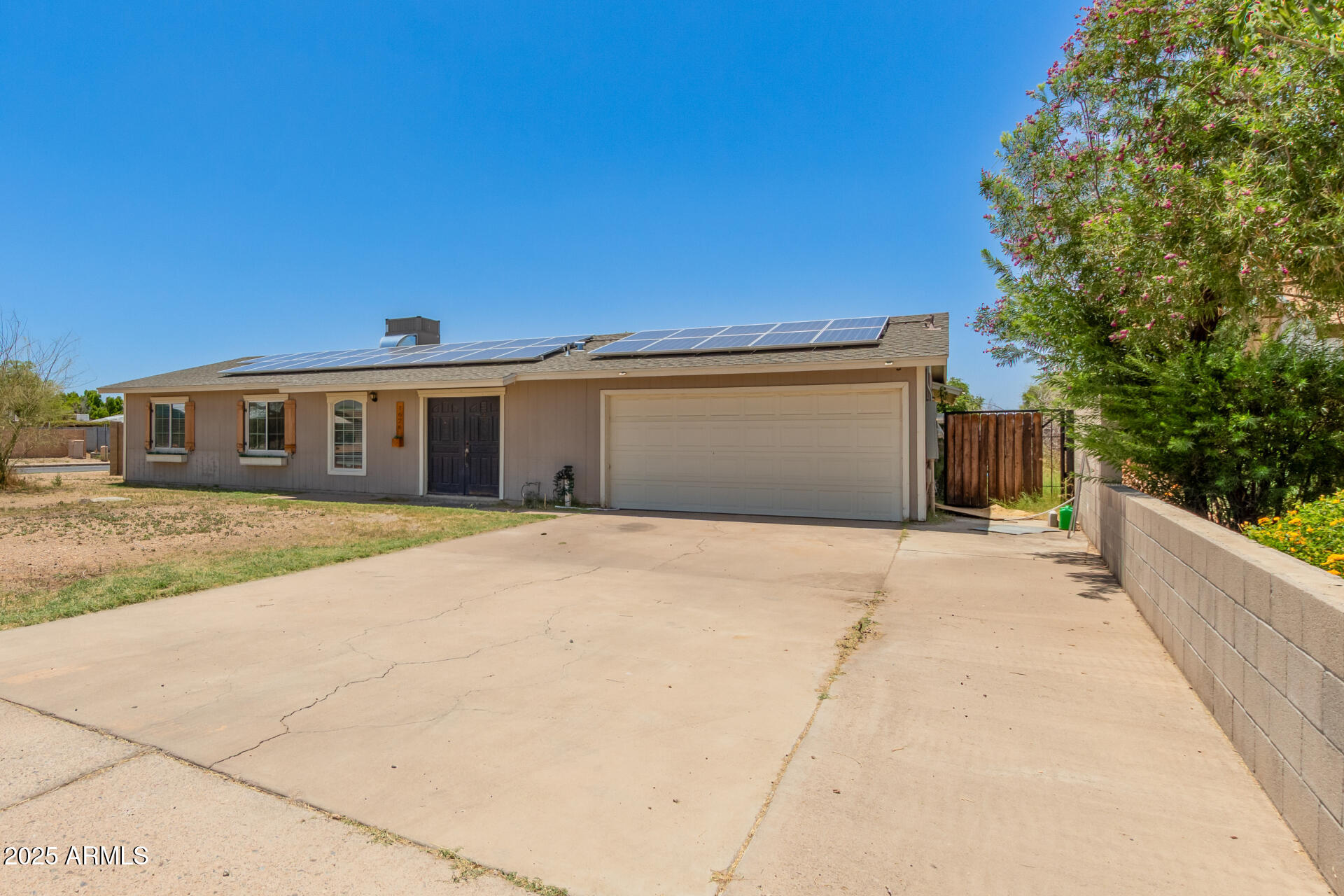 1676 W SEQUOIA Drive