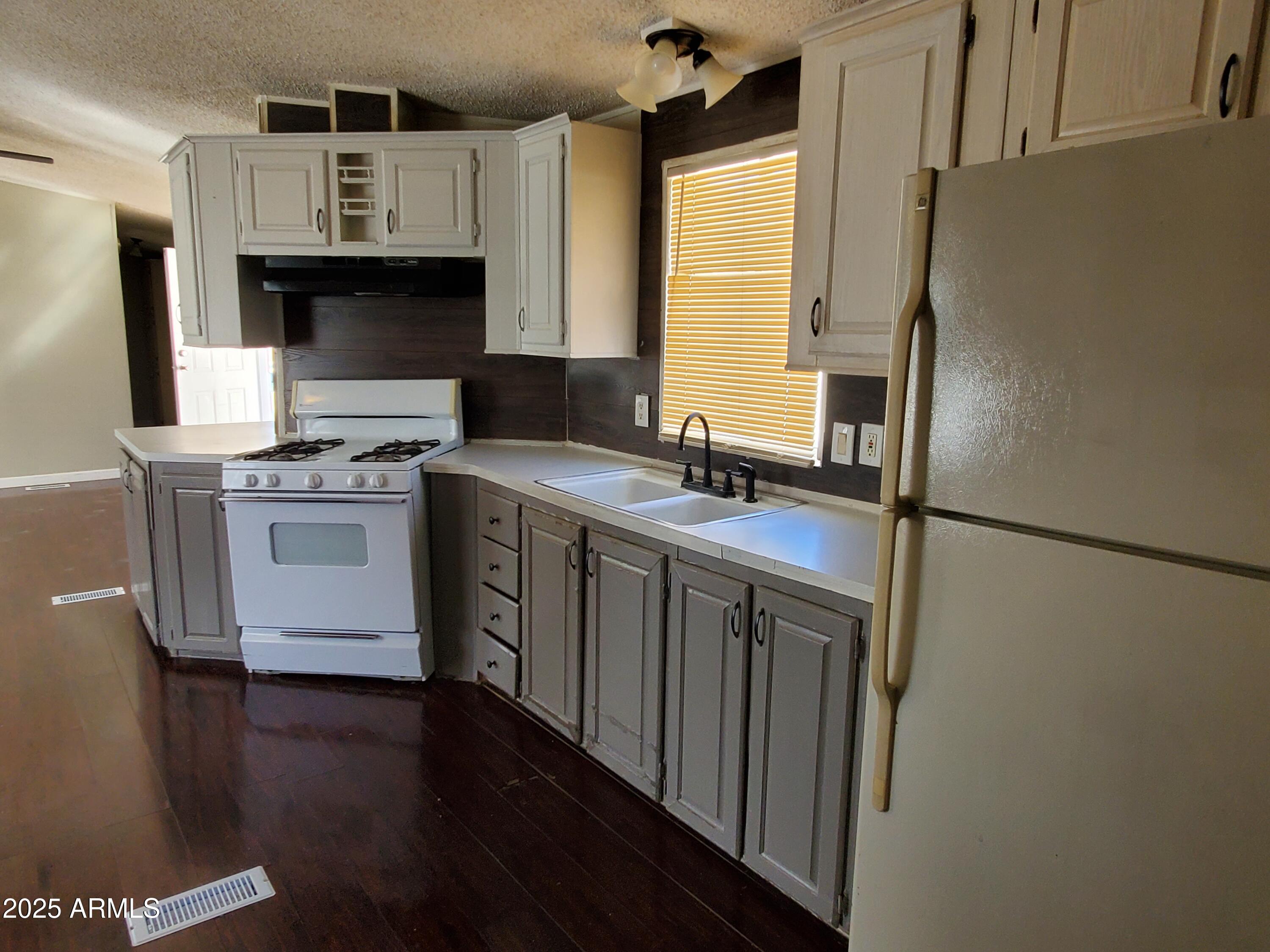 708 W MCMURRAY Boulevard 29