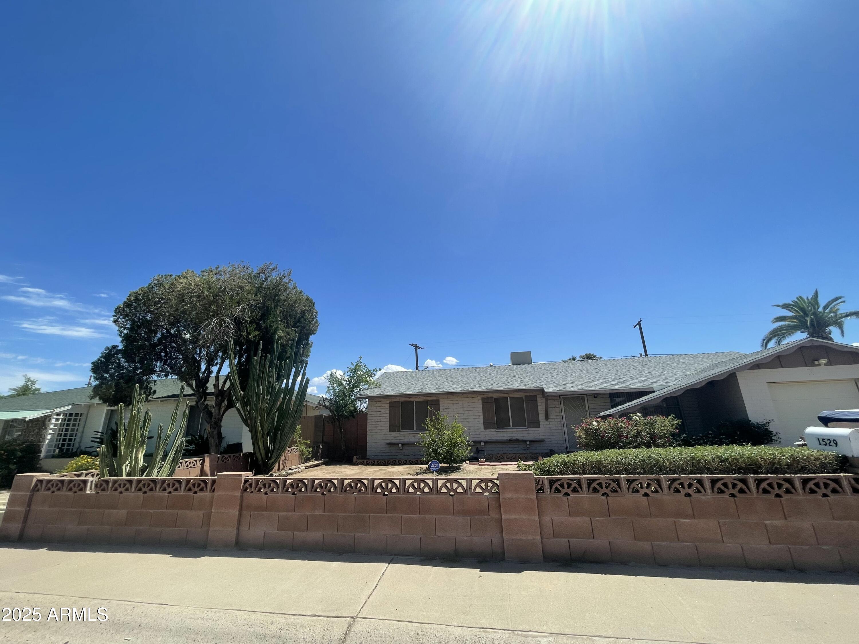 1529 W EVA Street