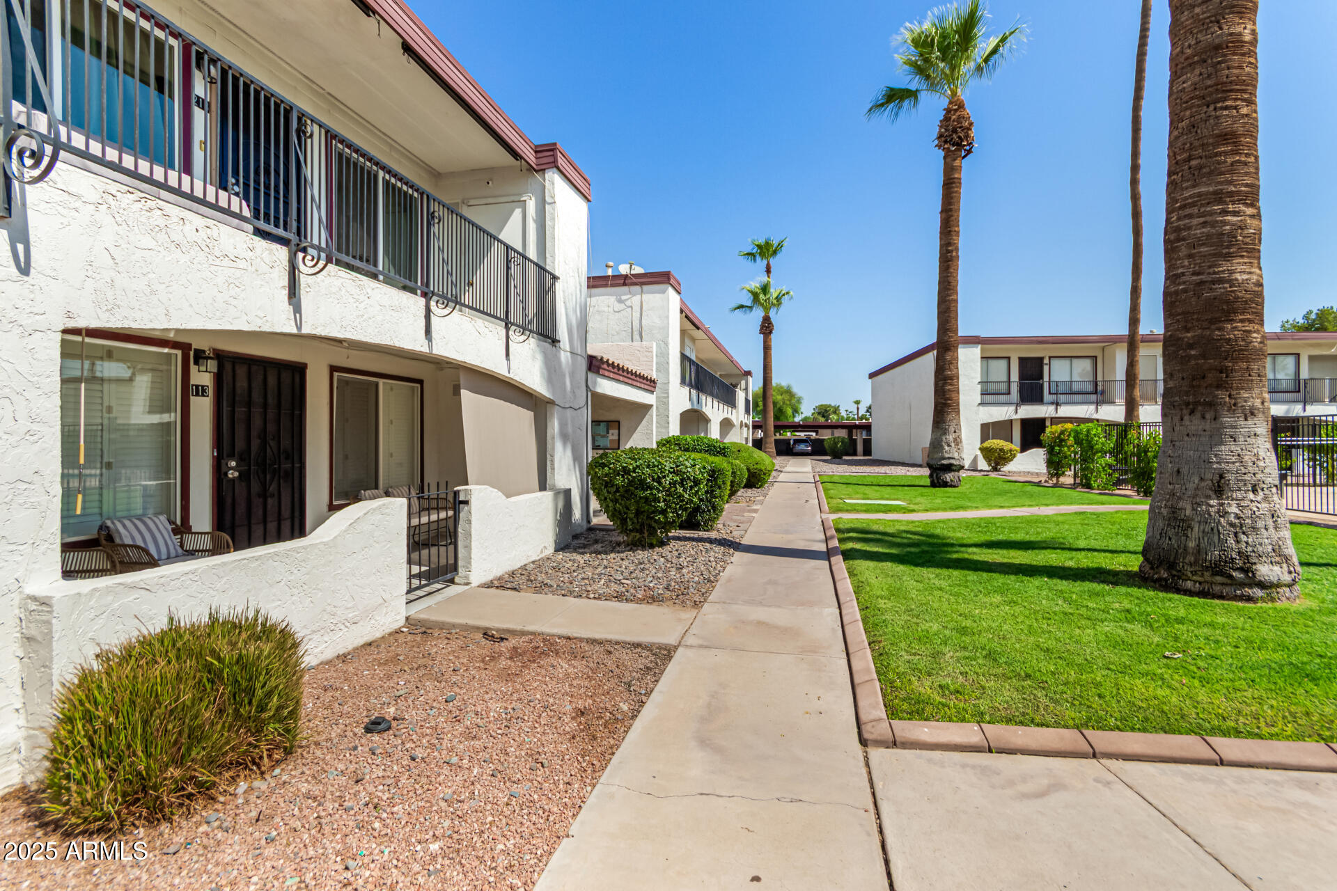 240 S OLD LITCHFIELD Road 113