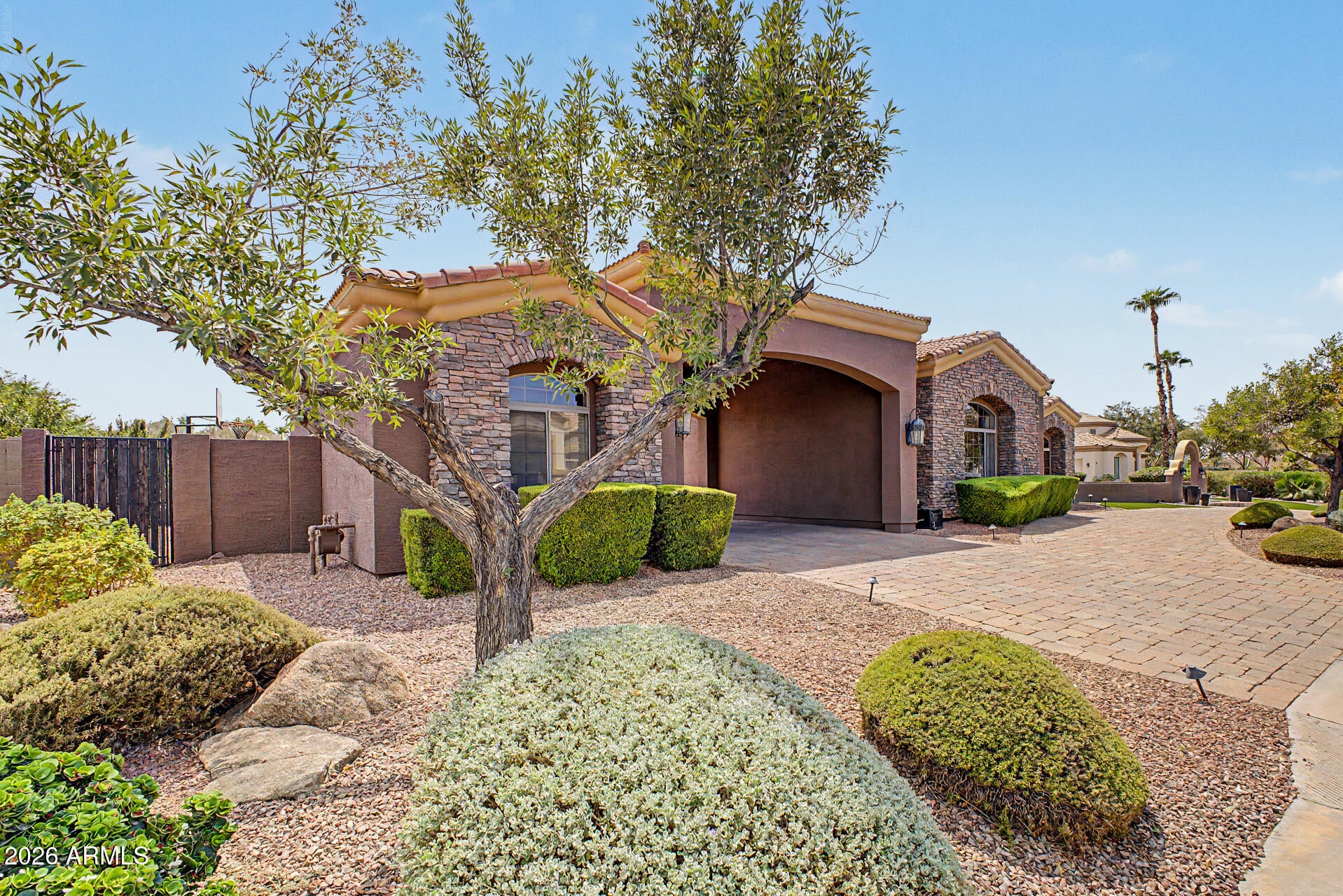 2675 E BARTLETT Place