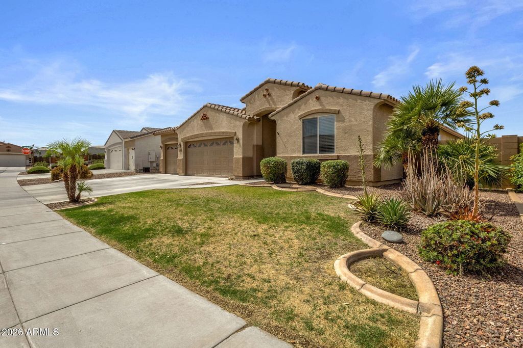 Photo of 1013 W Brangus Way, San Tan Valley, AZ 85143 (MLS # 7019389)
