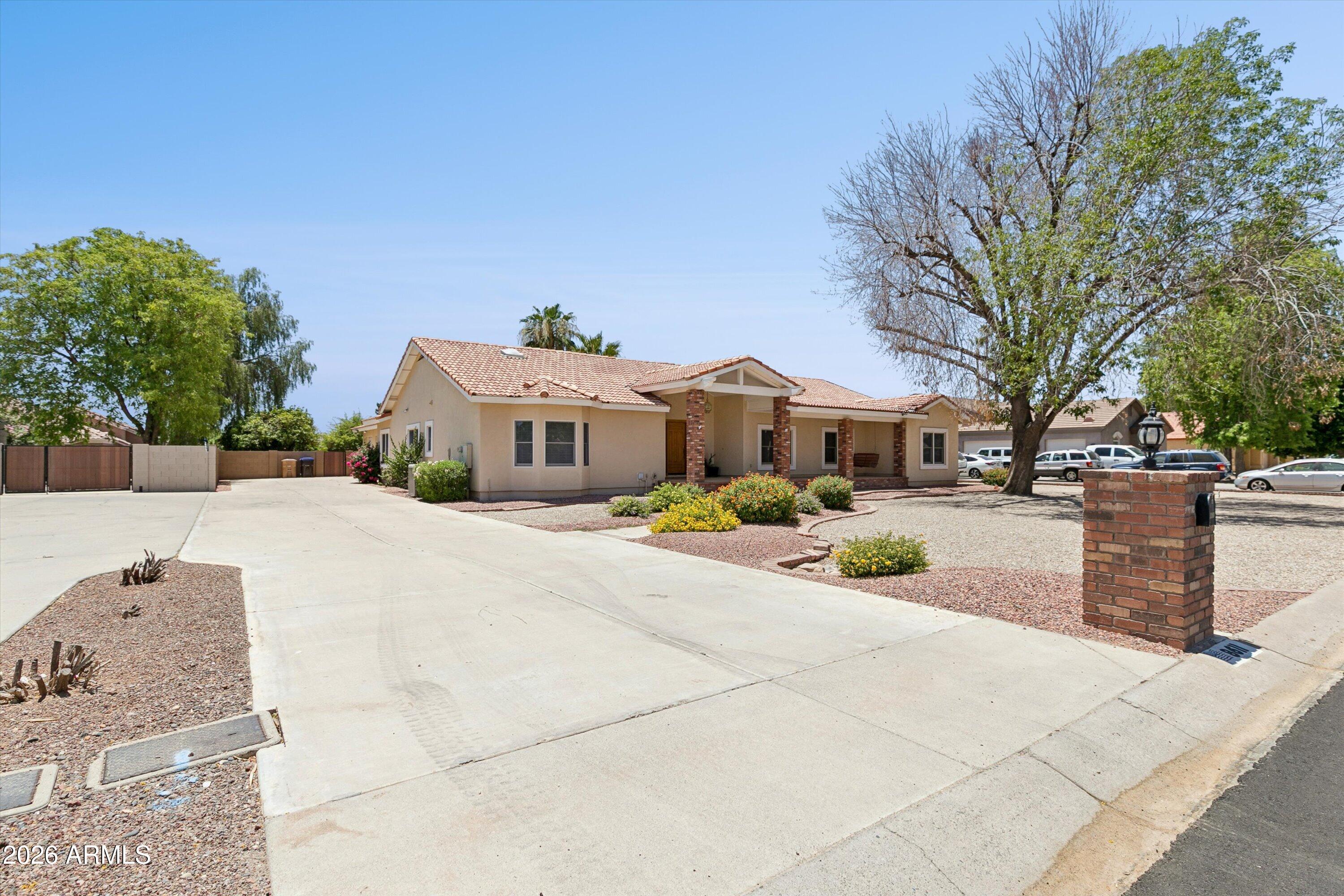 8611 W FOOTHILL Drive