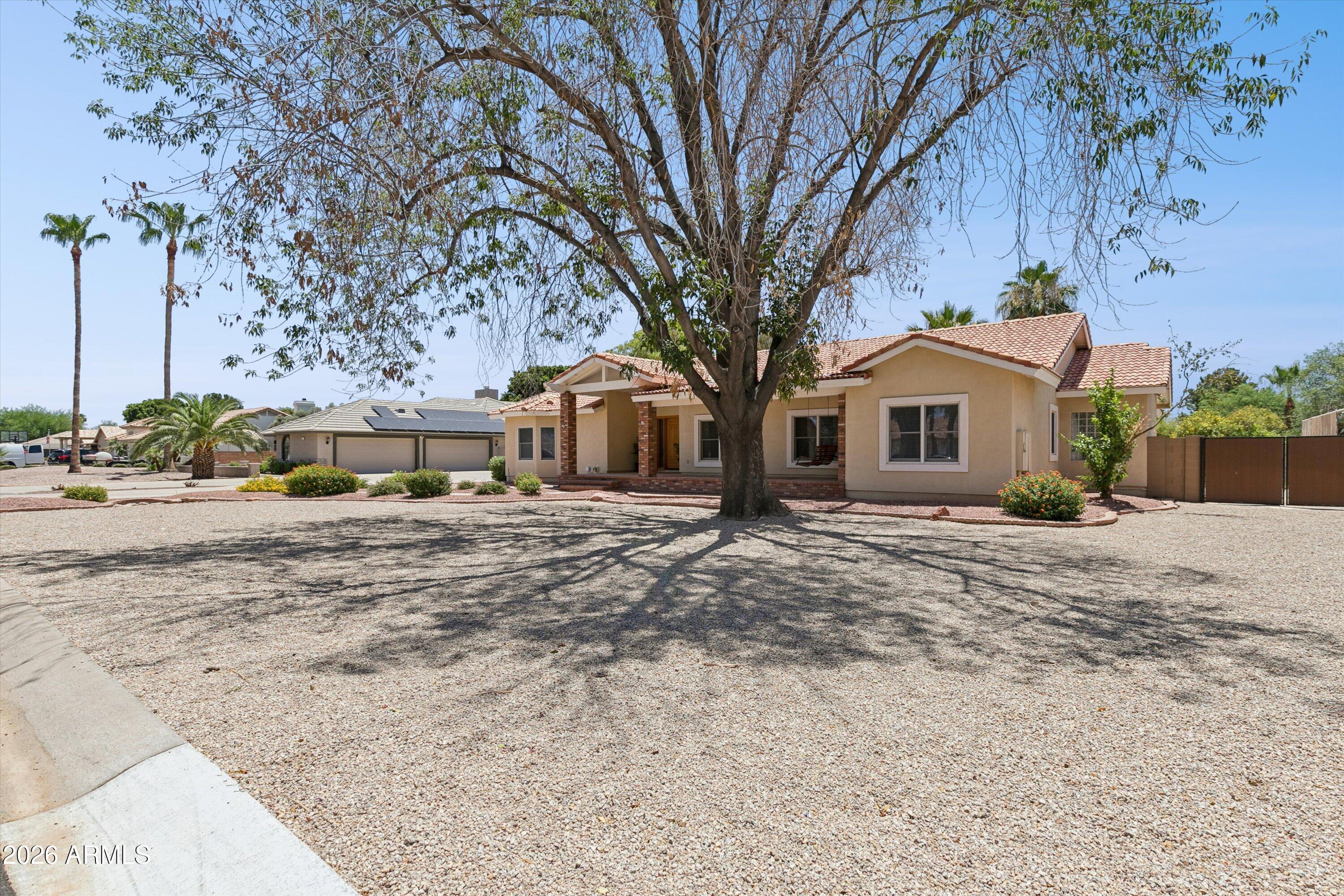 8611 W FOOTHILL Drive