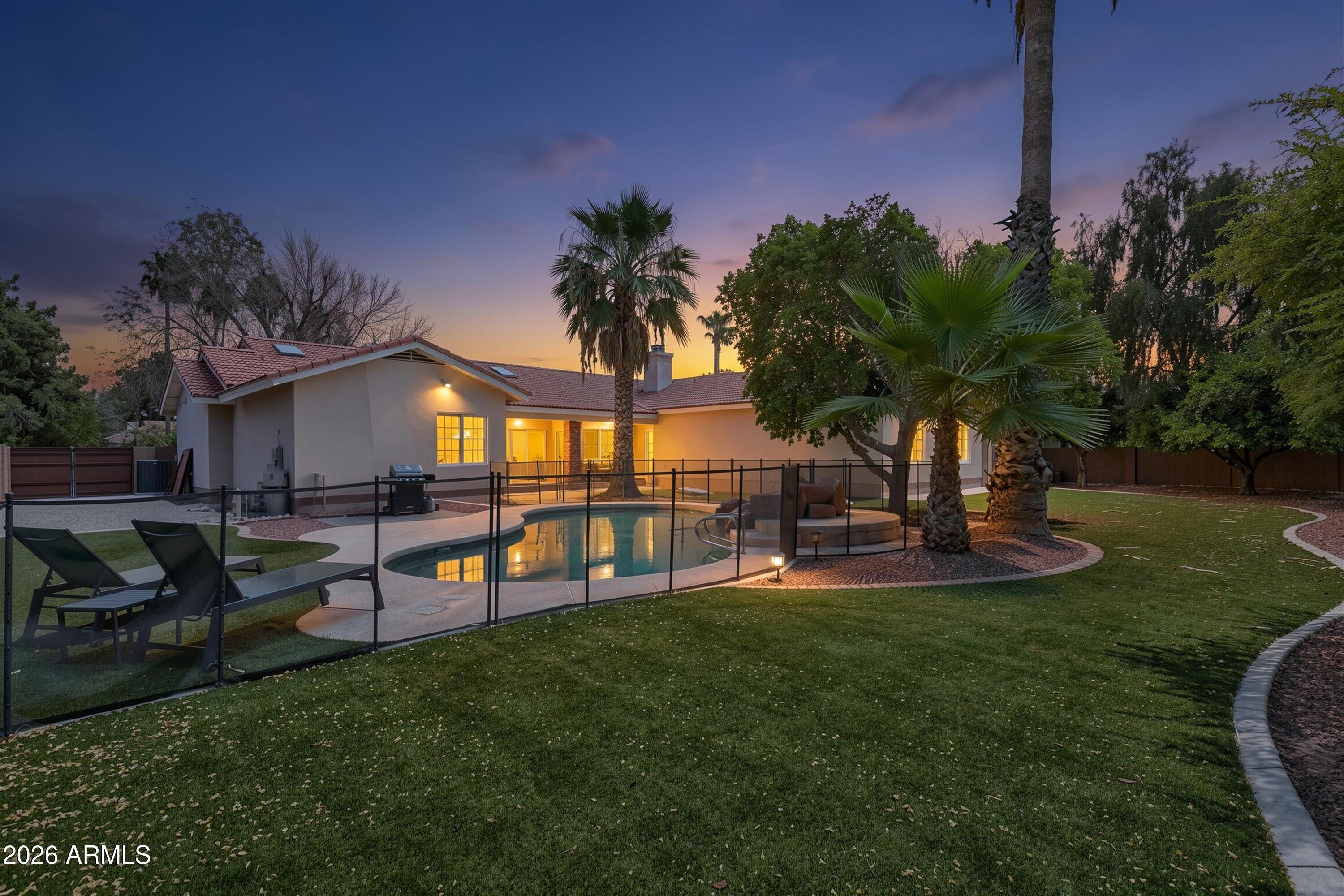 8611 W FOOTHILL Drive