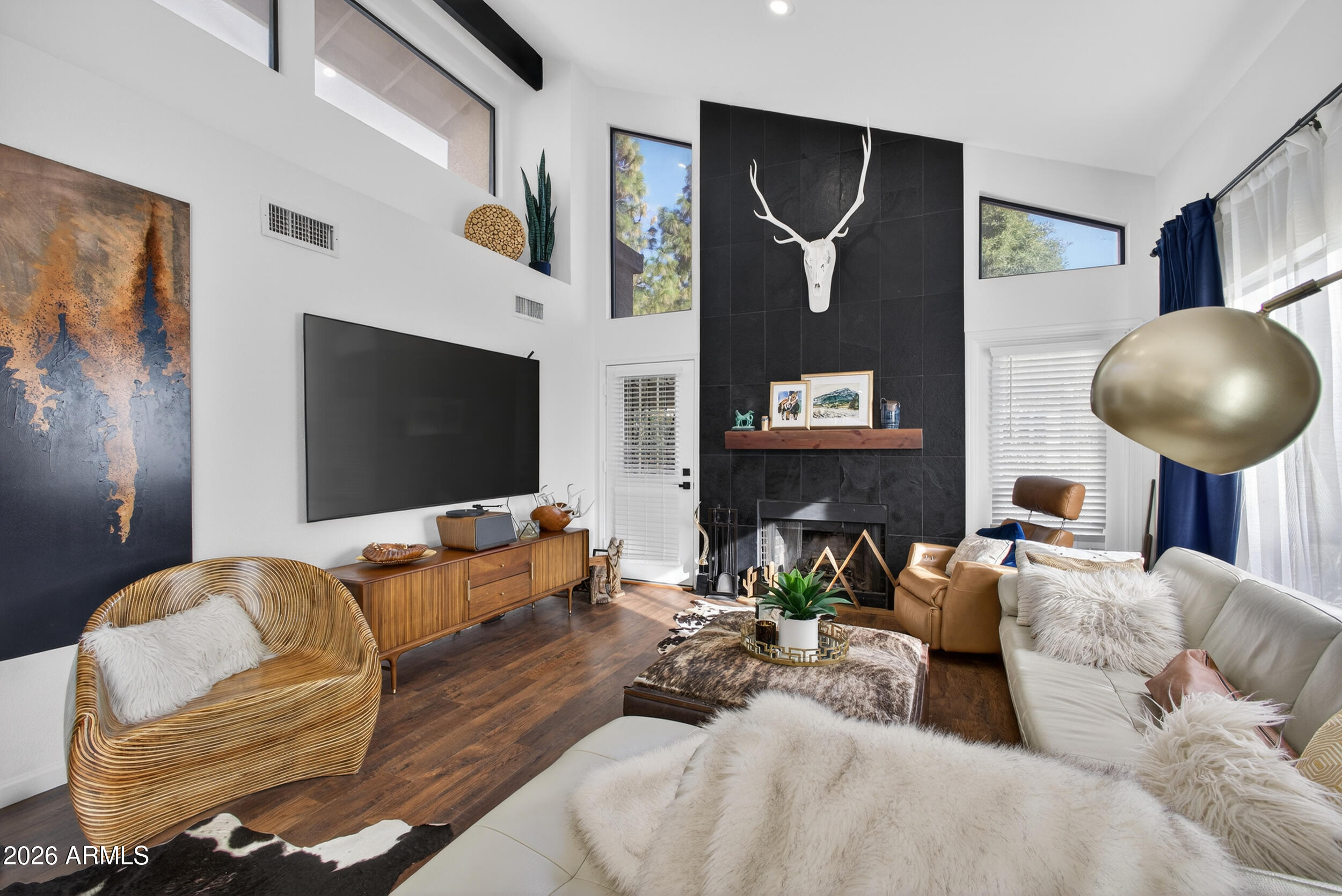 2623 N CARRIAGE Lane