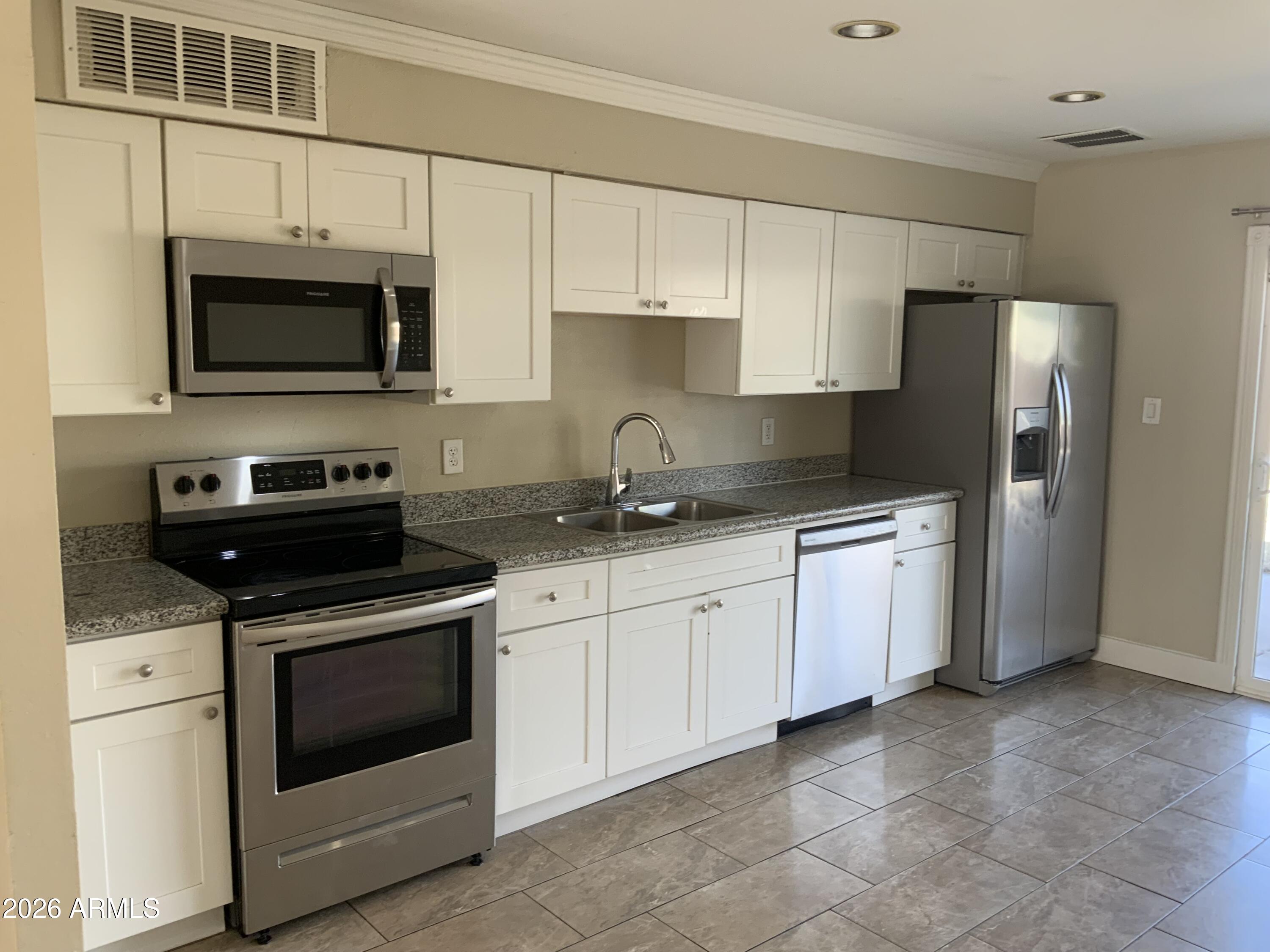 3412 W BLUEFIELD Avenue