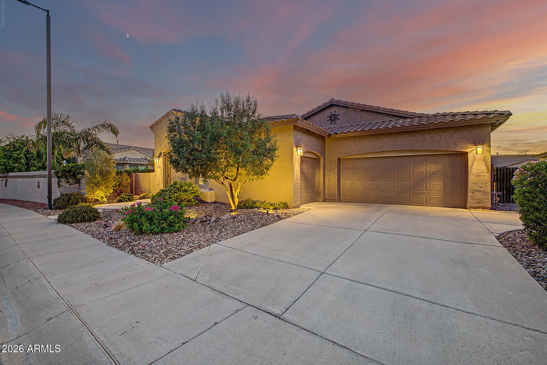 5722 S MESQUITE GROVE Way