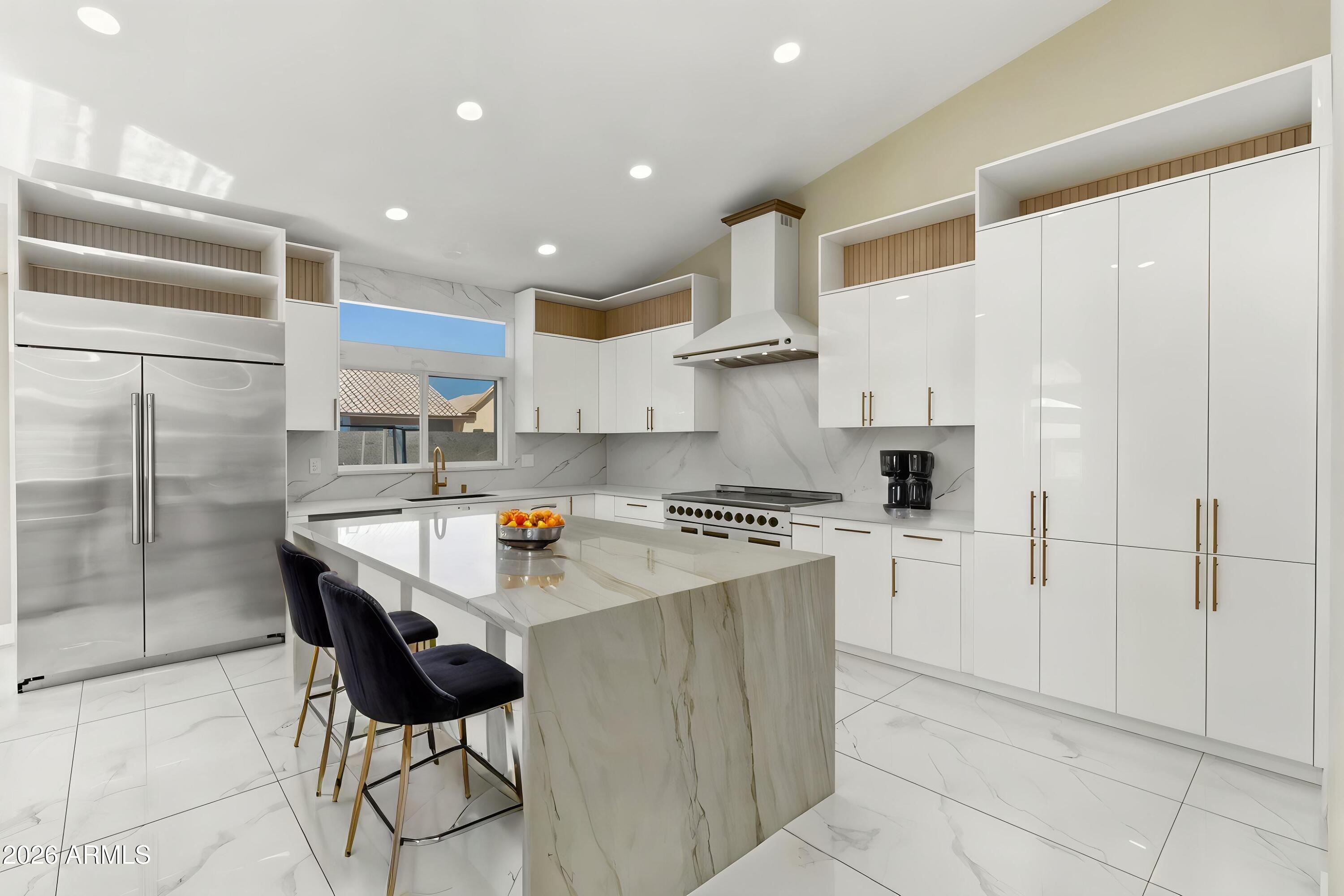 1732 W COMMERCE Avenue