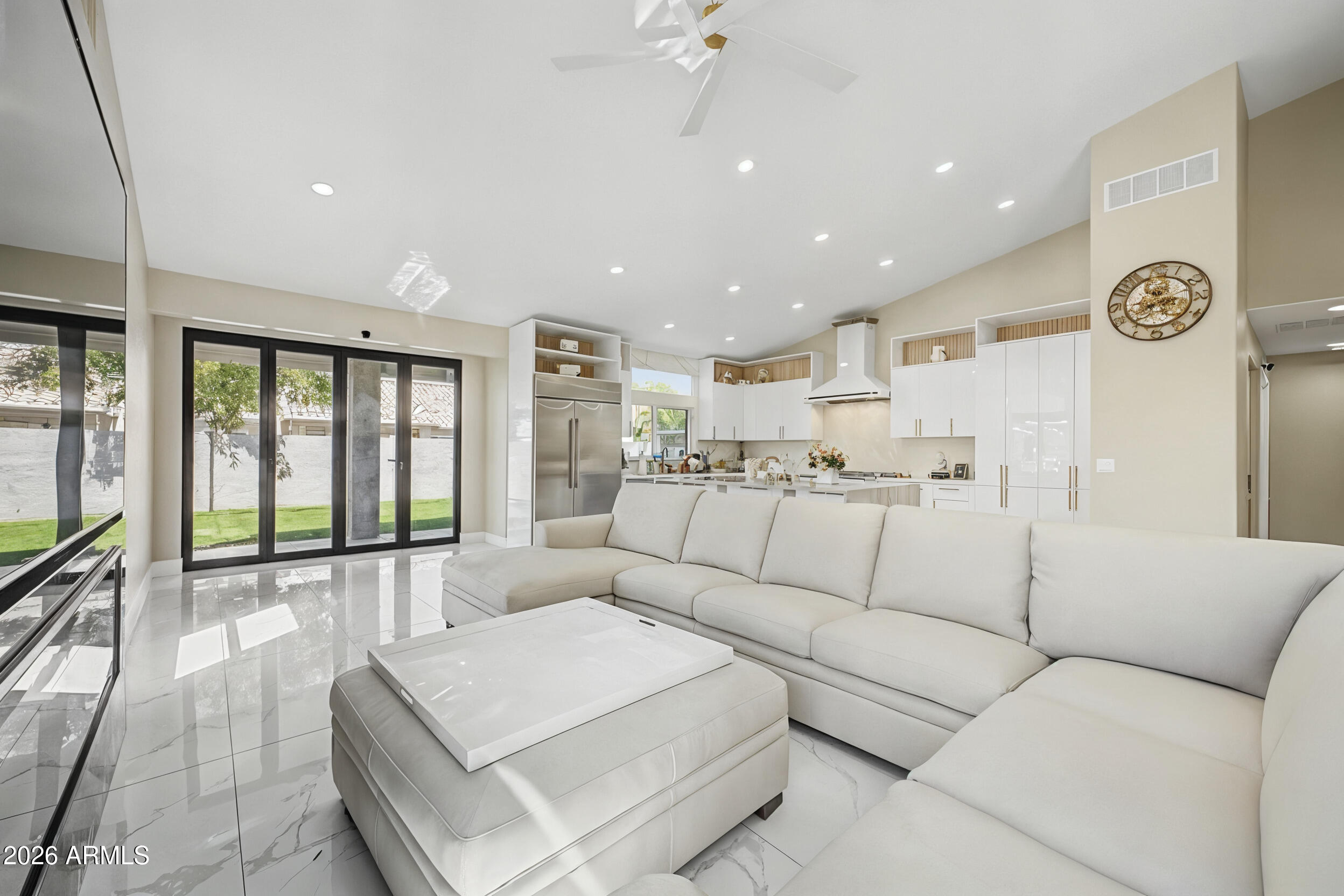 1732 W COMMERCE Avenue