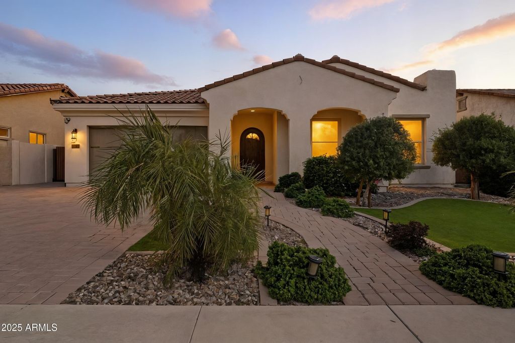 Photo of 9390 W Parkside Lane, Peoria, AZ 85383 (MLS # 6950841)