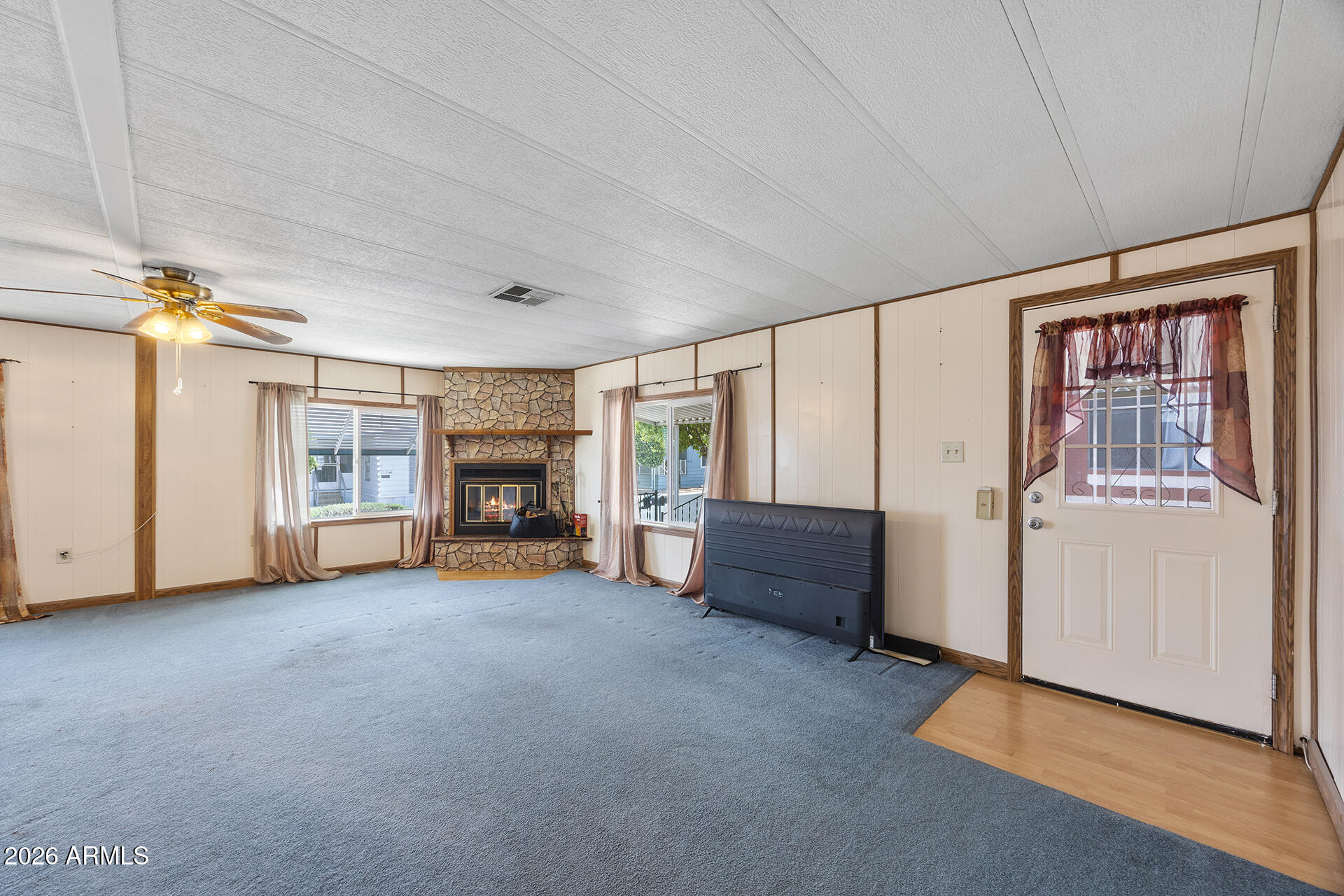 2701 E UTOPIA Road 6
