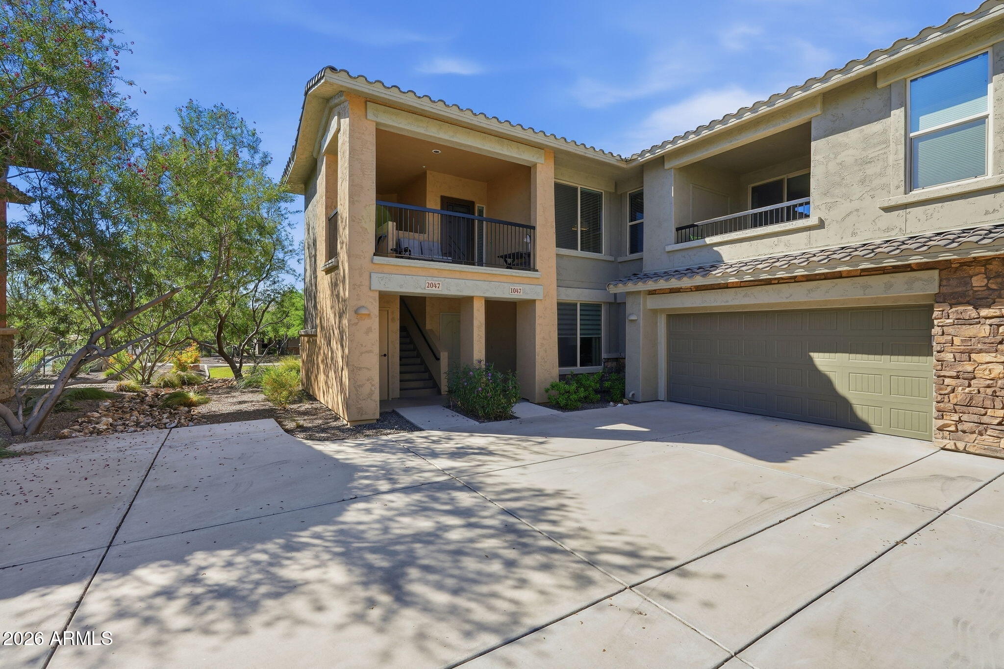 2425 W BRONCO BUTTE Trail N 2047