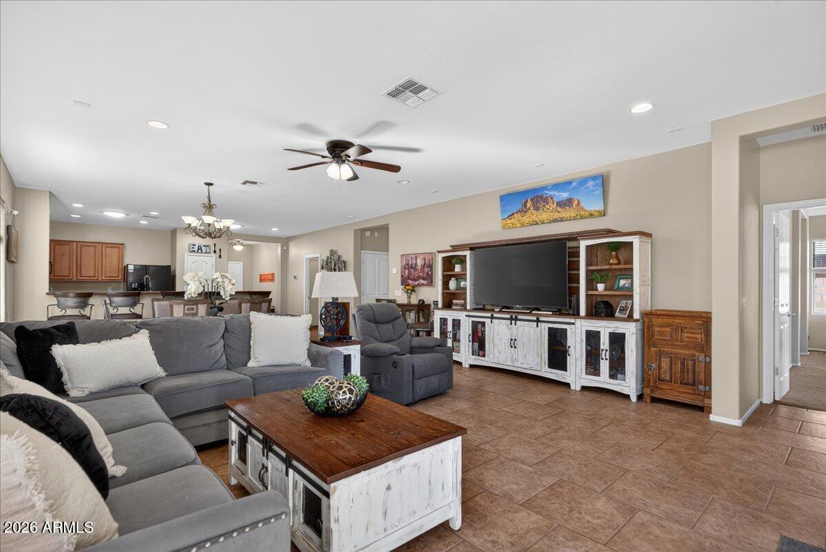 3740 E JAGUAR Avenue