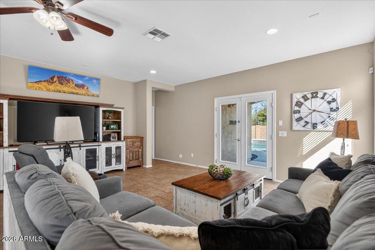 3740 E JAGUAR Avenue