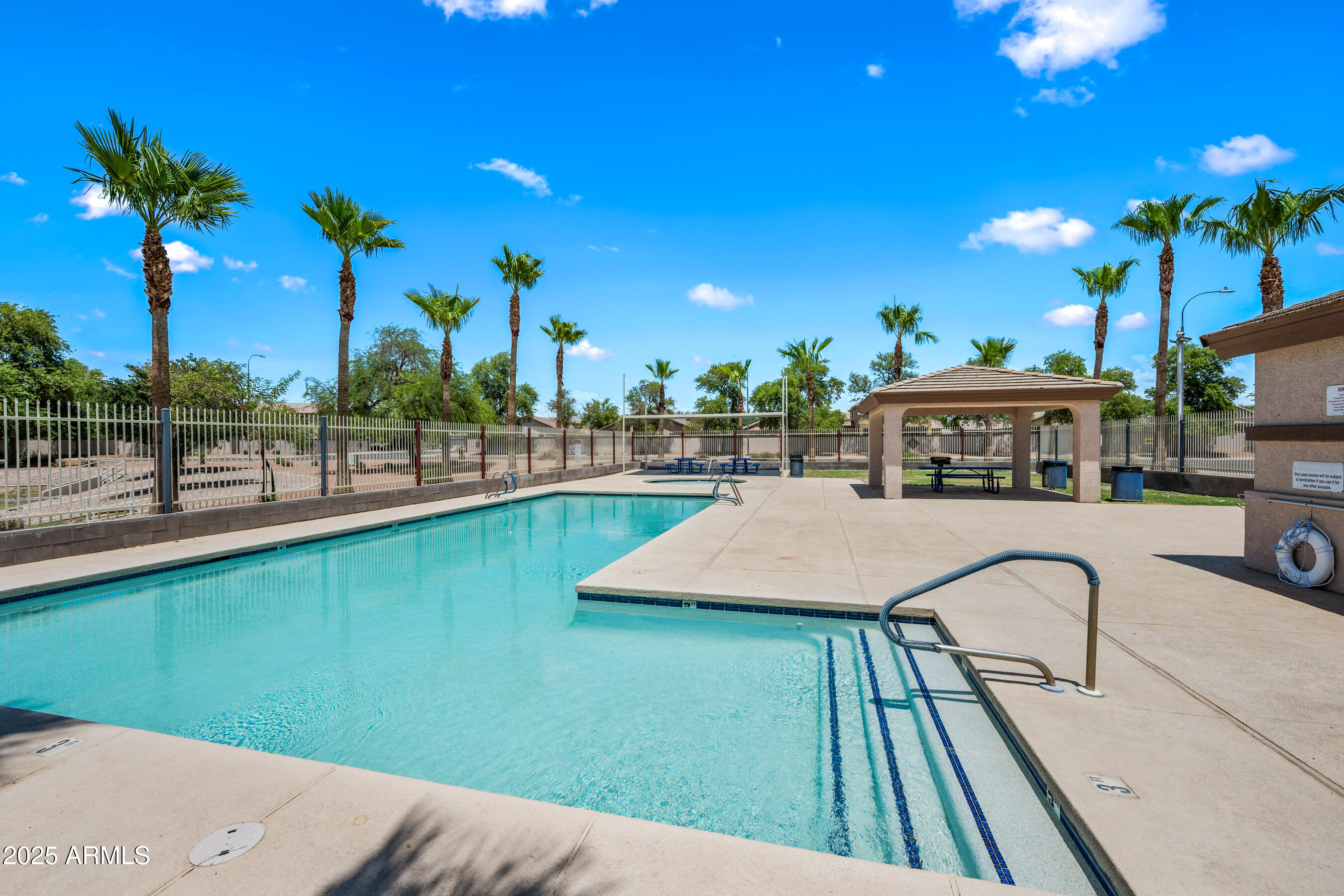 11237 W DAVIS Lane