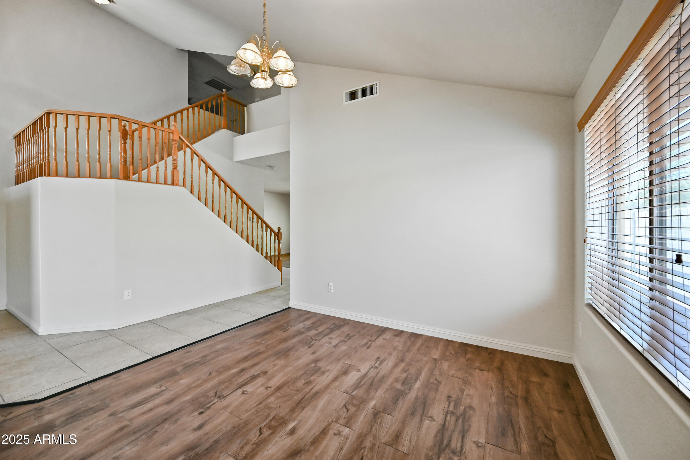11237 W DAVIS Lane