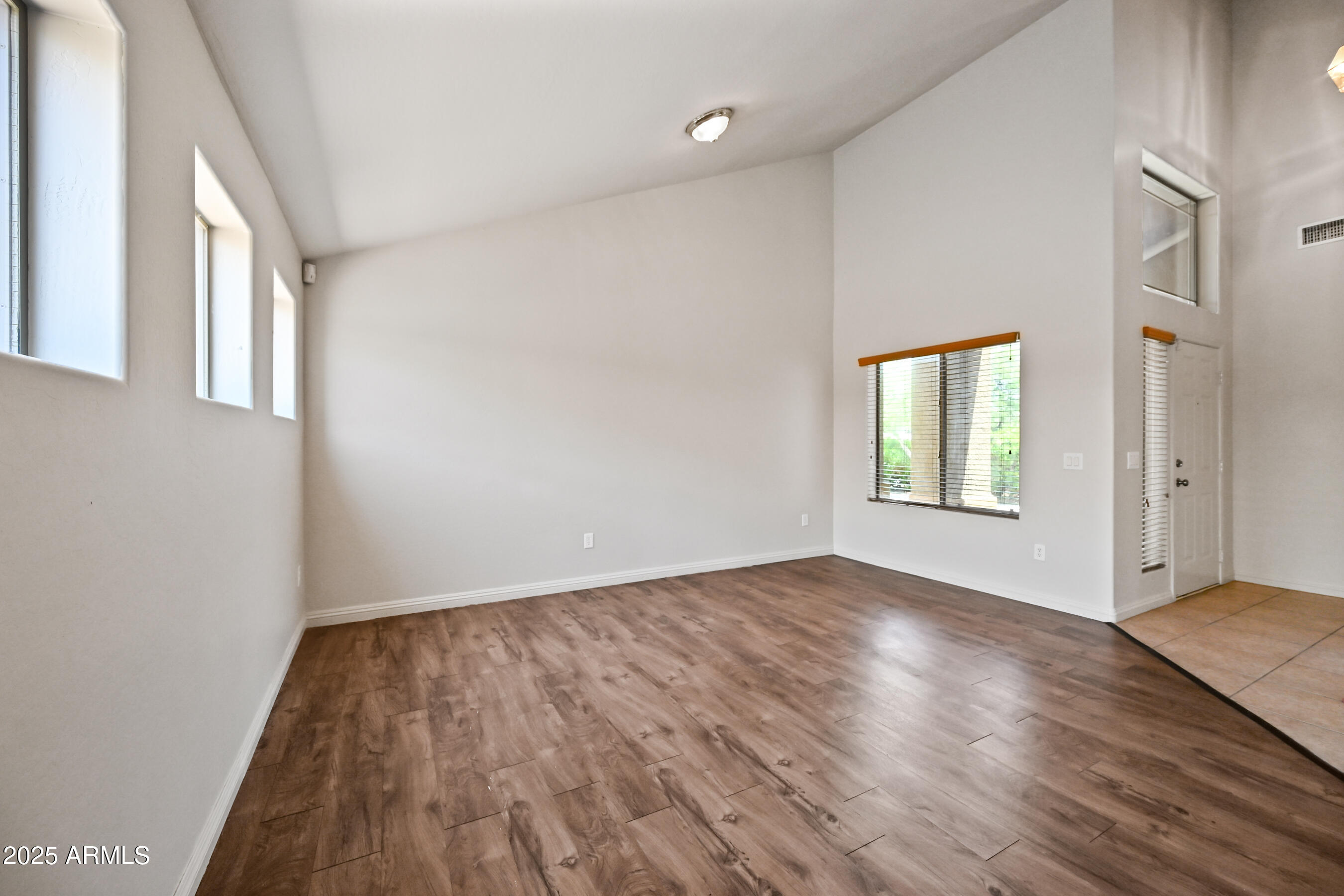 11237 W DAVIS Lane