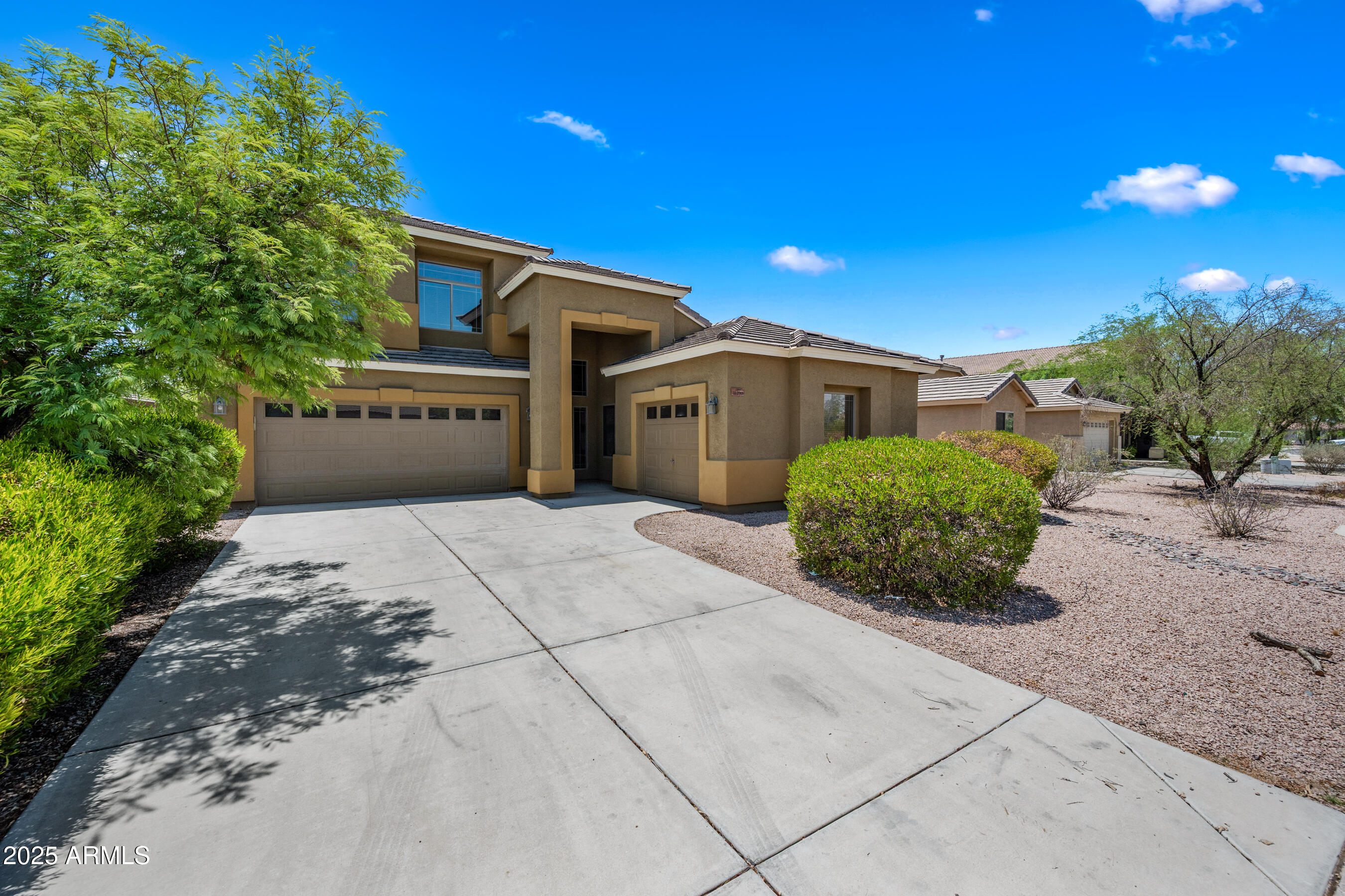 11237 W DAVIS Lane