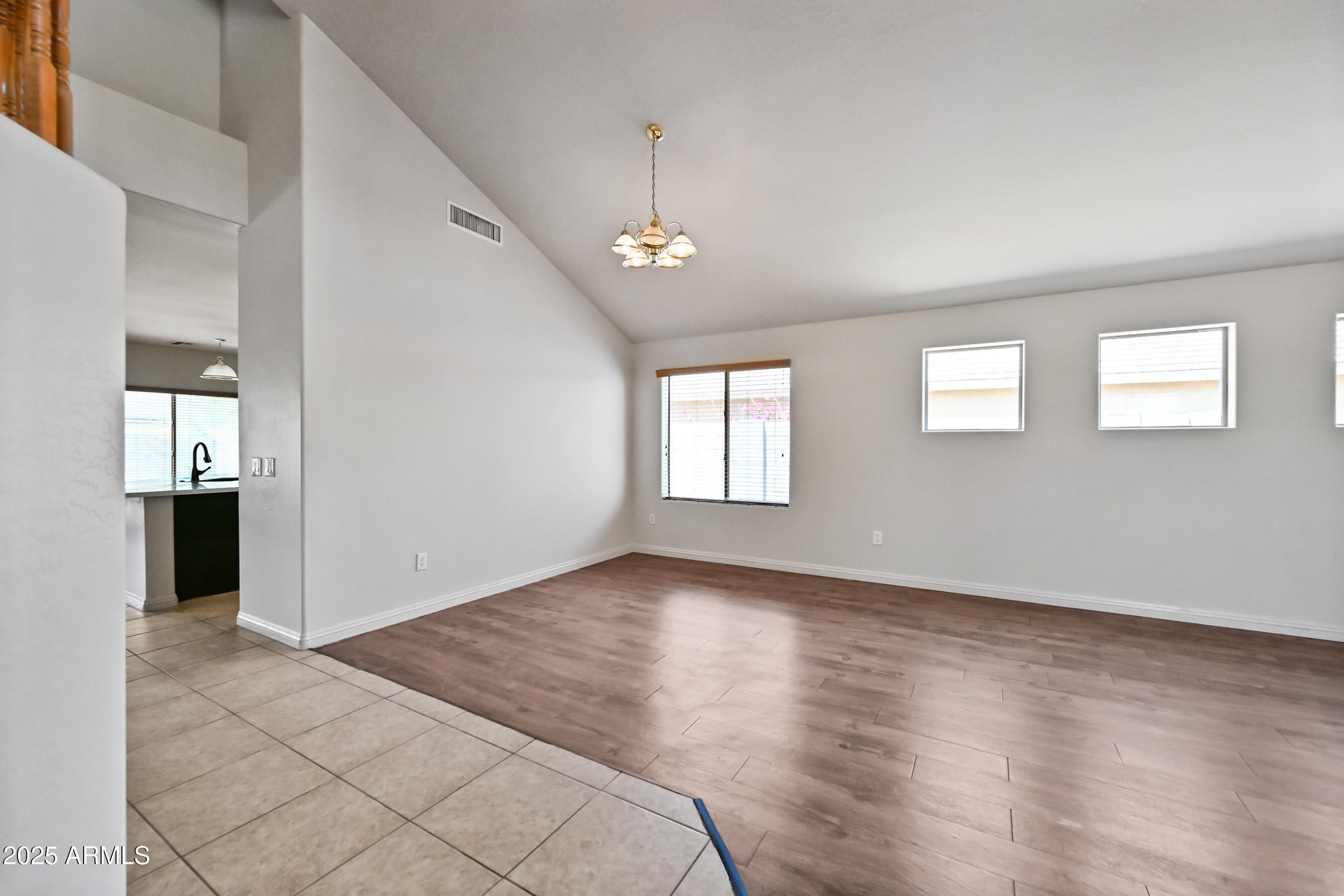 11237 W DAVIS Lane