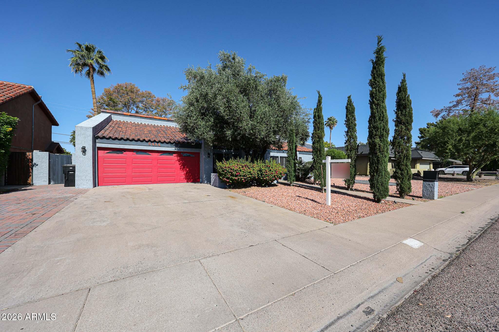 8444 N 7TH Avenue