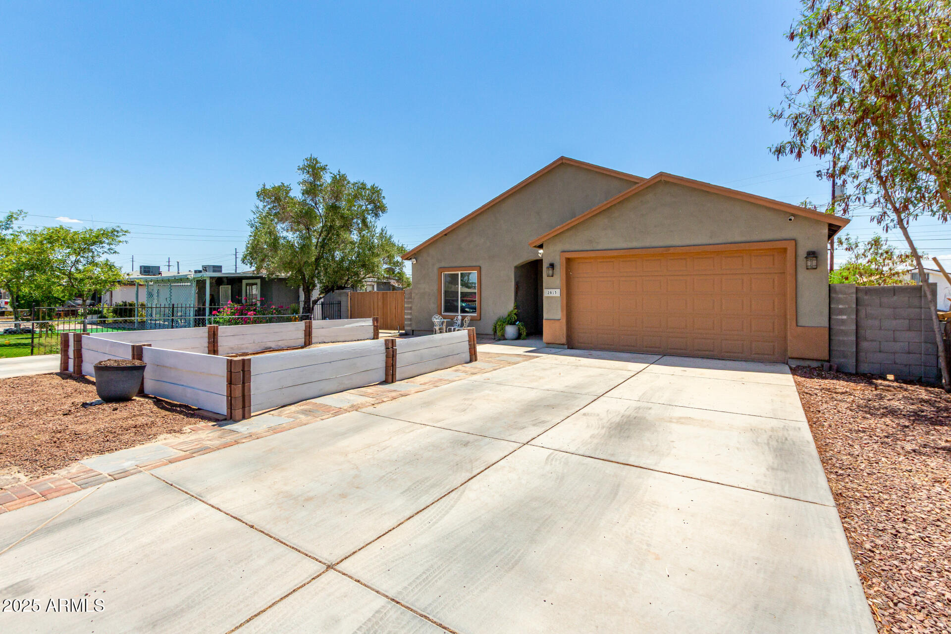 2815 W ALMERIA Road