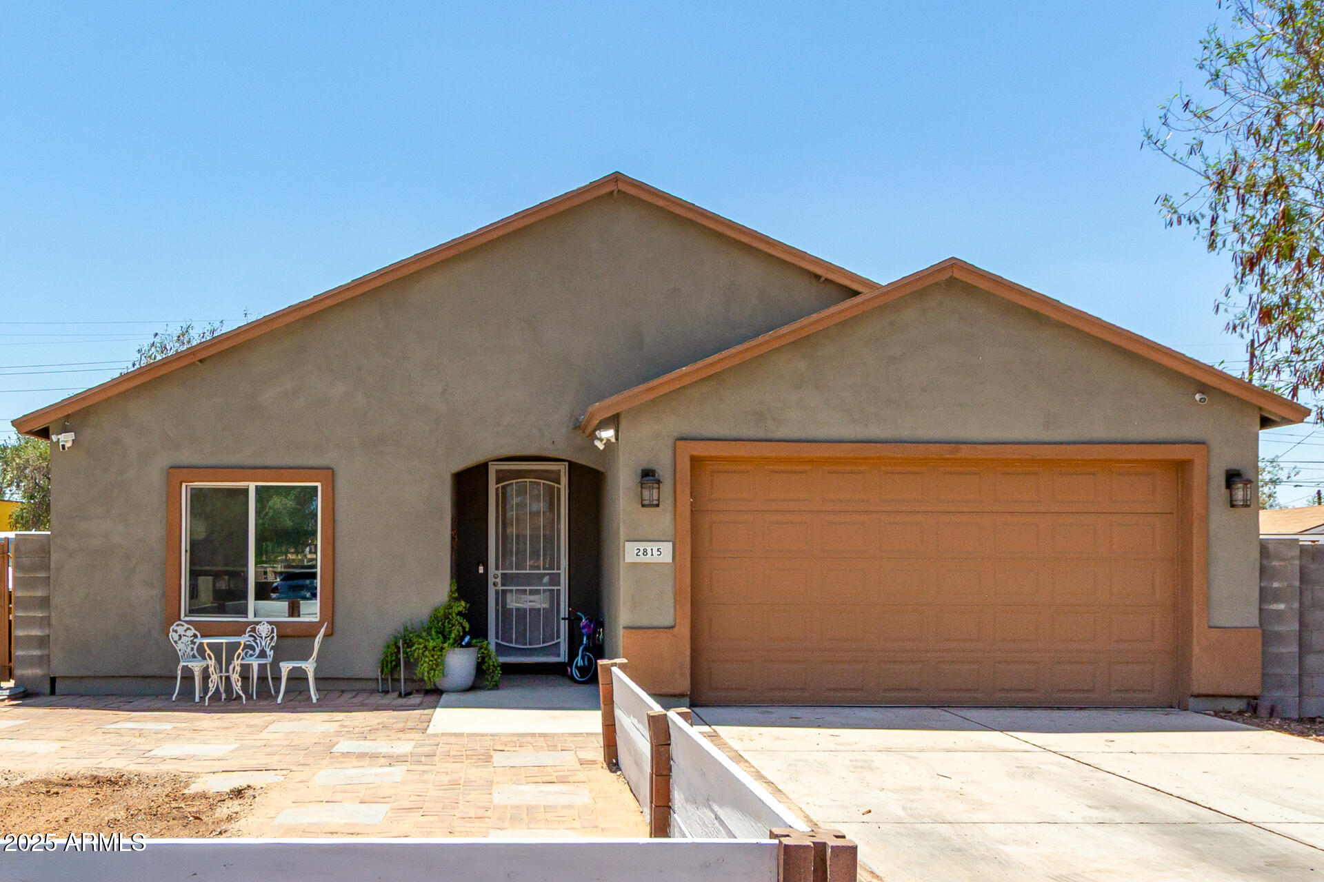 2815 W ALMERIA Road