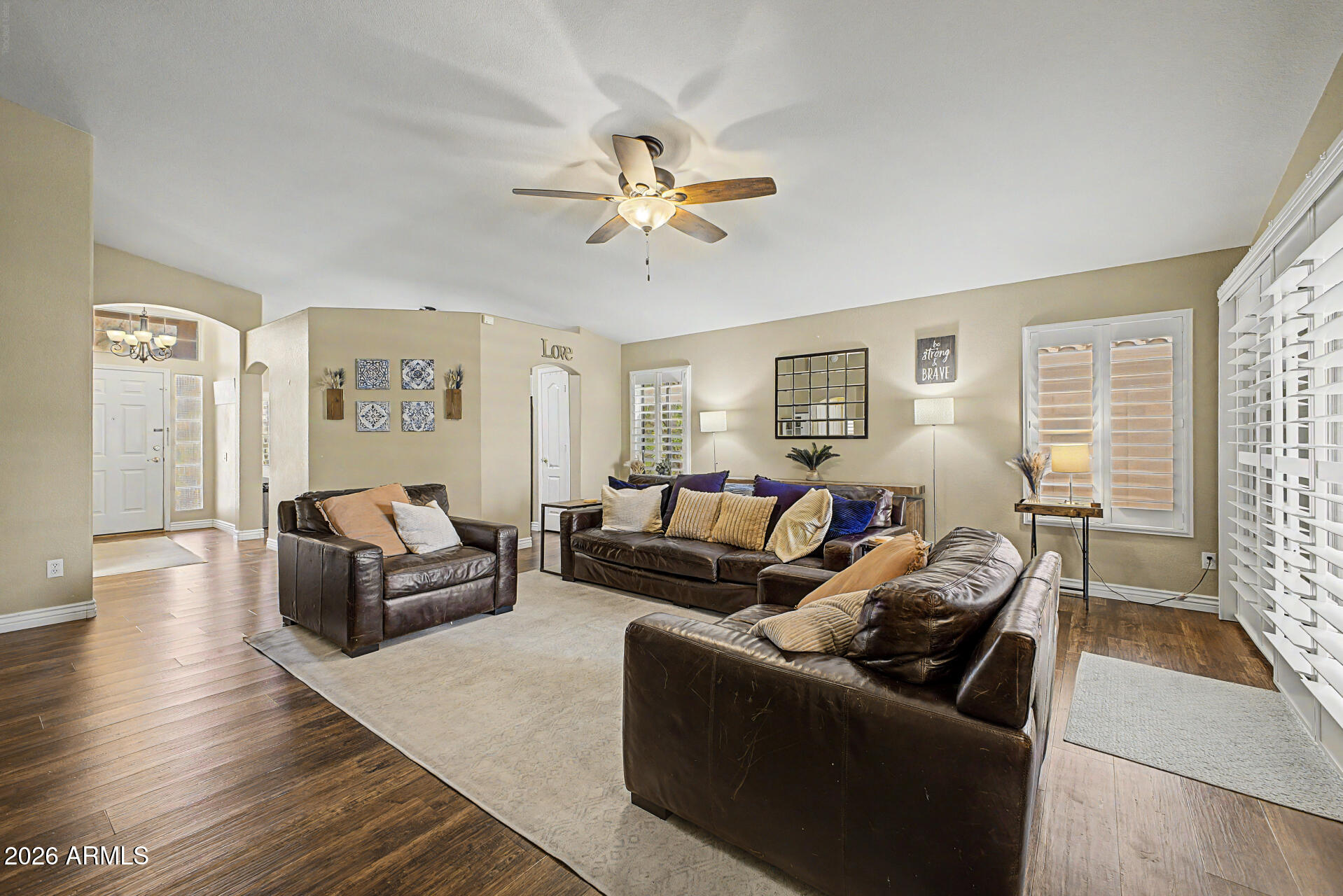 541 W VILLA MARIA Drive