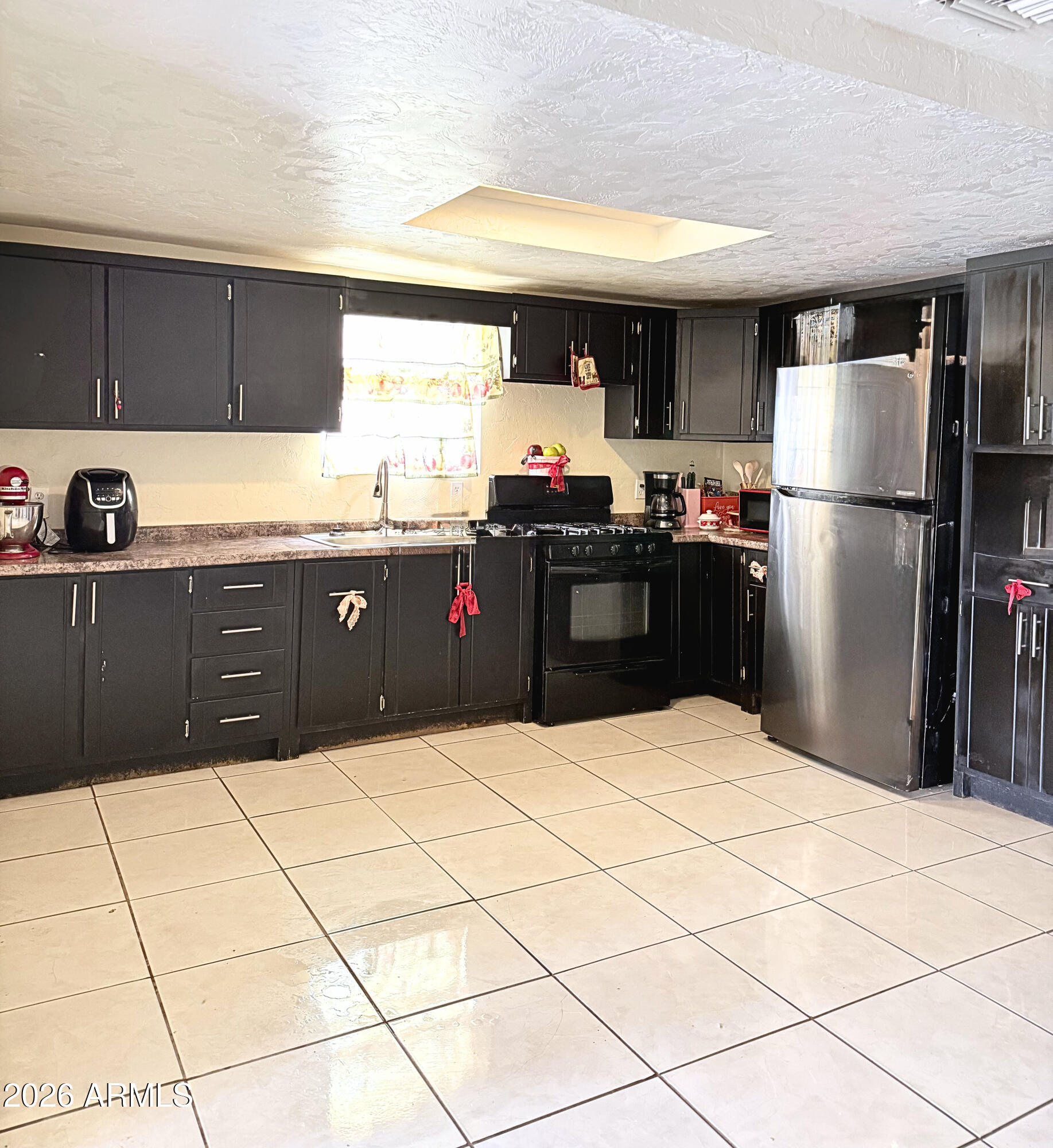 711 E 3RD Street