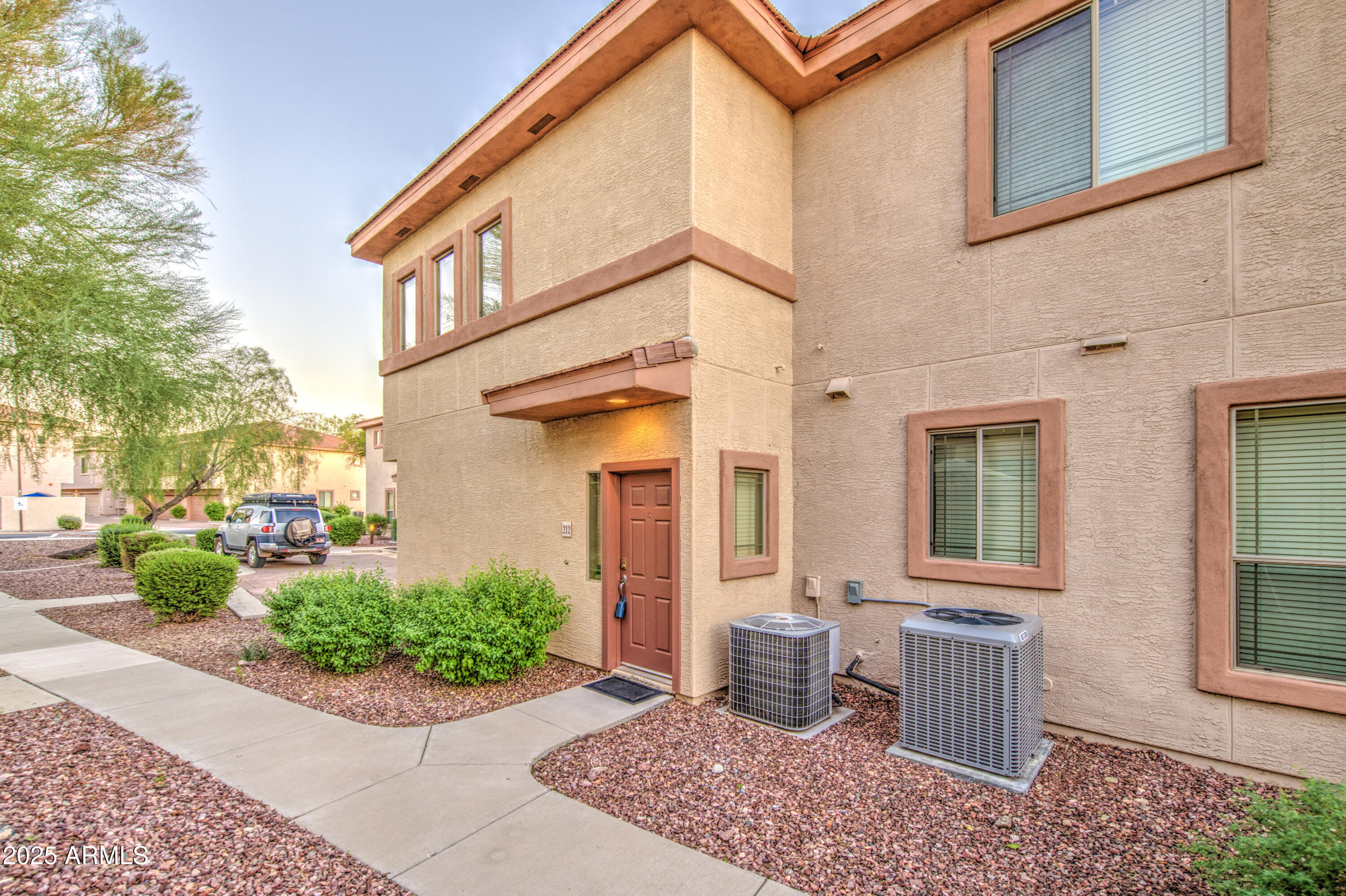 42424 N GAVILAN PEAK Parkway 63212