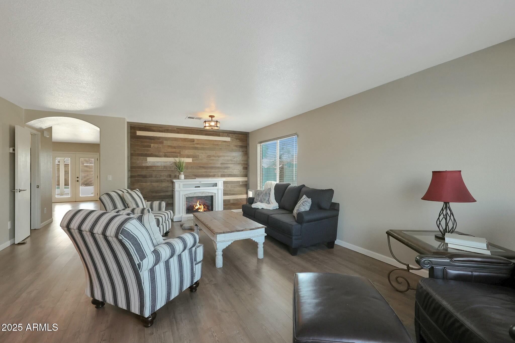 277 E WINDSOR Court