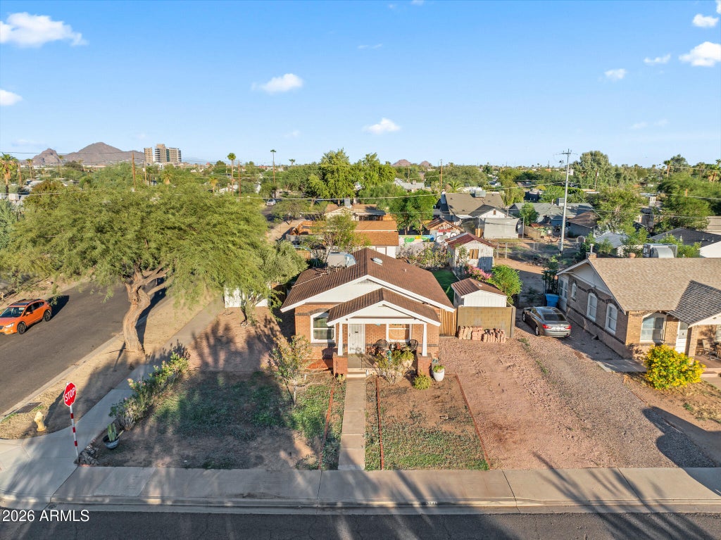 Photo of 2341 N Edgemere Street, Phoenix, AZ 85006 (MLS # 7094907)