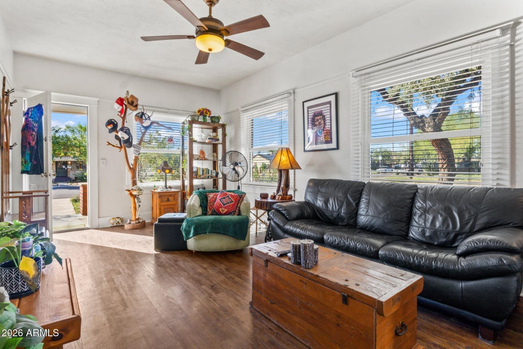 Photo of 2341 N Edgemere Street, Phoenix, AZ 85006 (MLS # 7094907)
