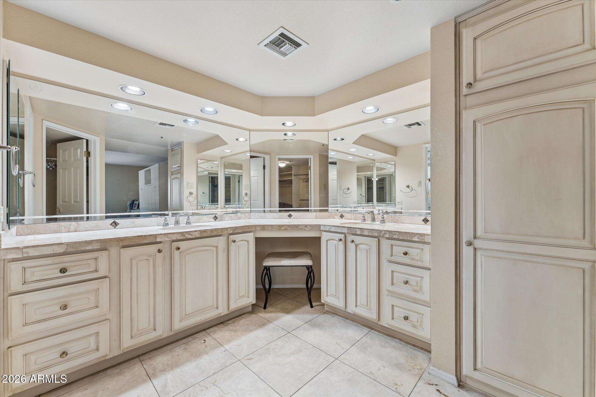 7860 E CAMELBACK Road 206